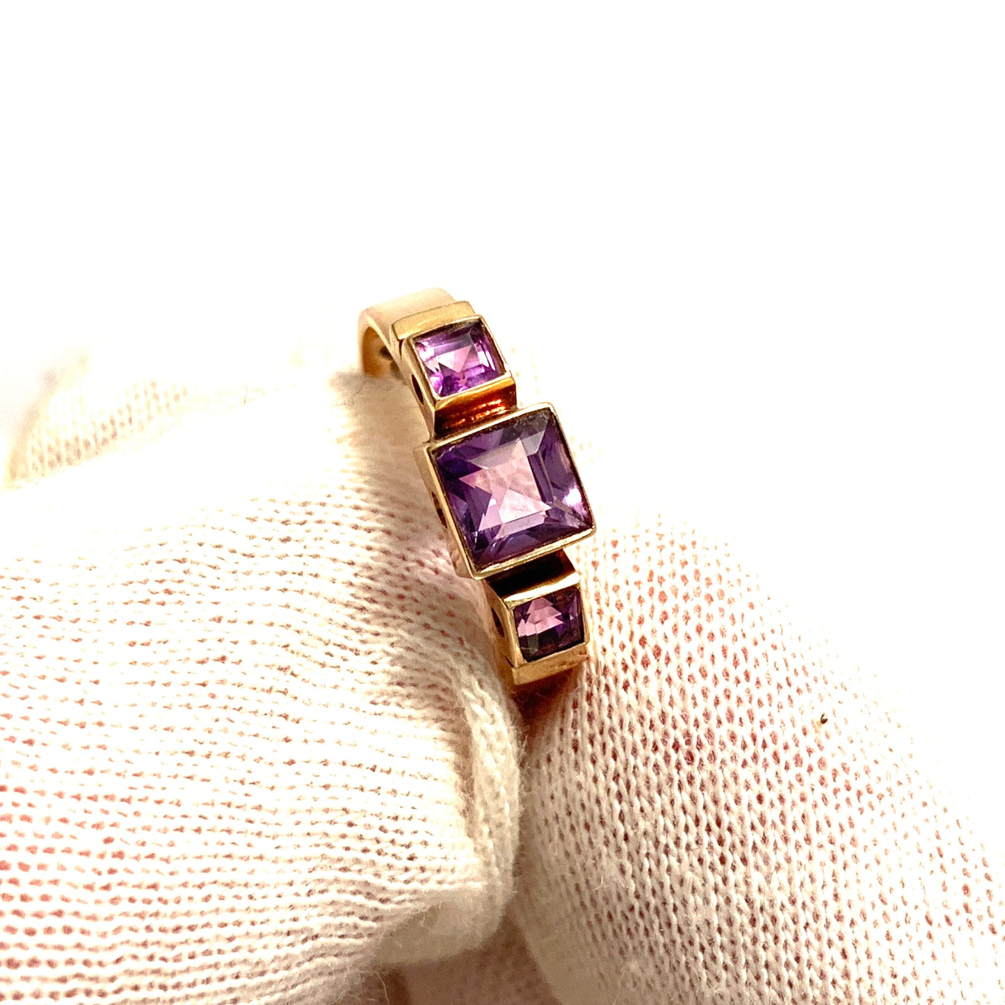 N Westerback, Finland year 1962. Vintage 14k Gold Amethyst Ring.