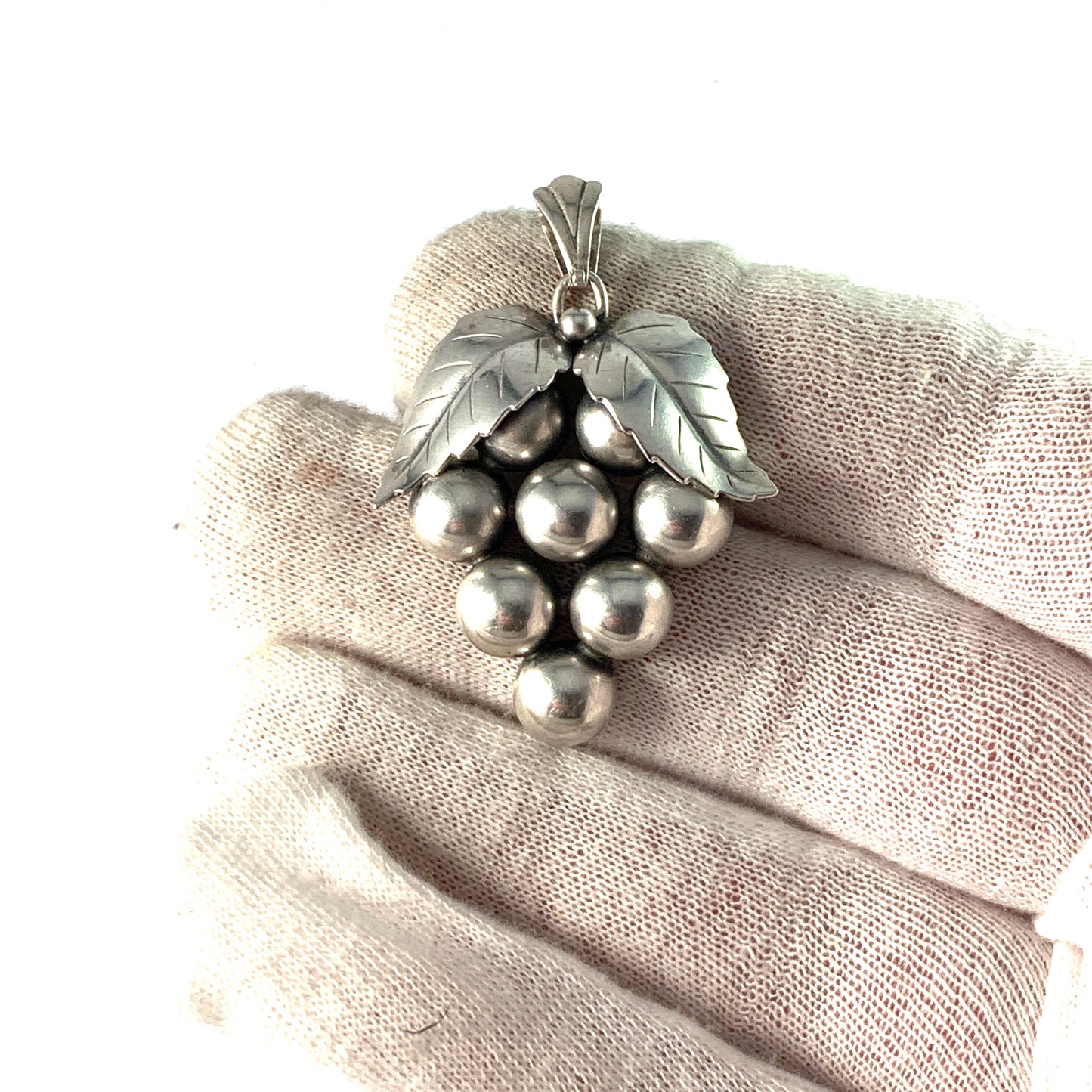 Asa-Silver H Olsson, Sweden 1949. Solid Silver Pendant.