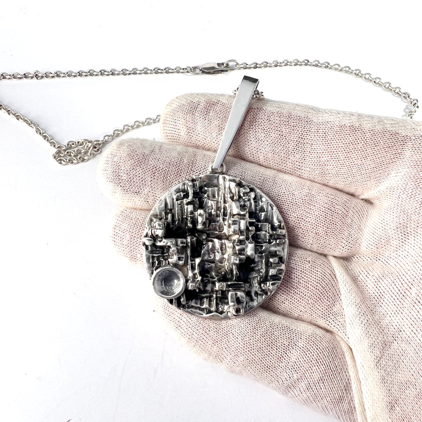 Olle Olsson for Kaplan, Sweden 1968. Vintage Modernist Sterling Silver Pendant Necklace. Signed.