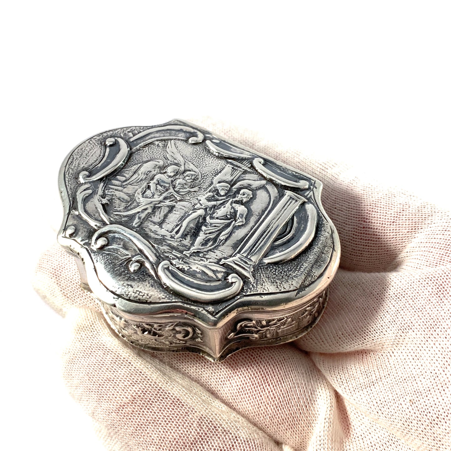 Amsterdam, The Netherlands year 1770. Georgian Solid Silver Snuff Box.
