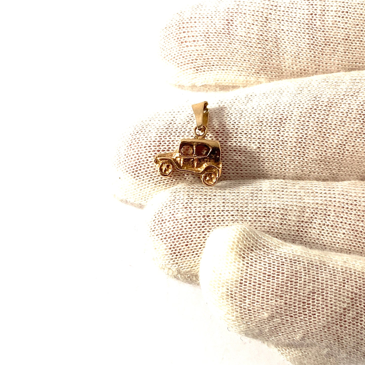 Vintage Mid Century 18k Gold Car T-Ford? Charm.