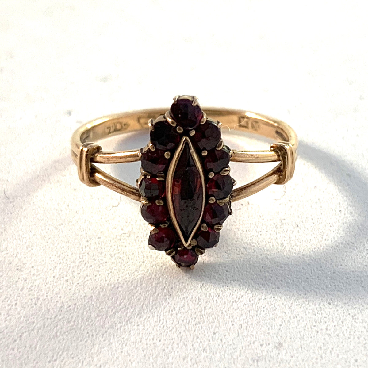 G Dahlgren, Sweden. Edwardian 18k Gold Garnet Ring.