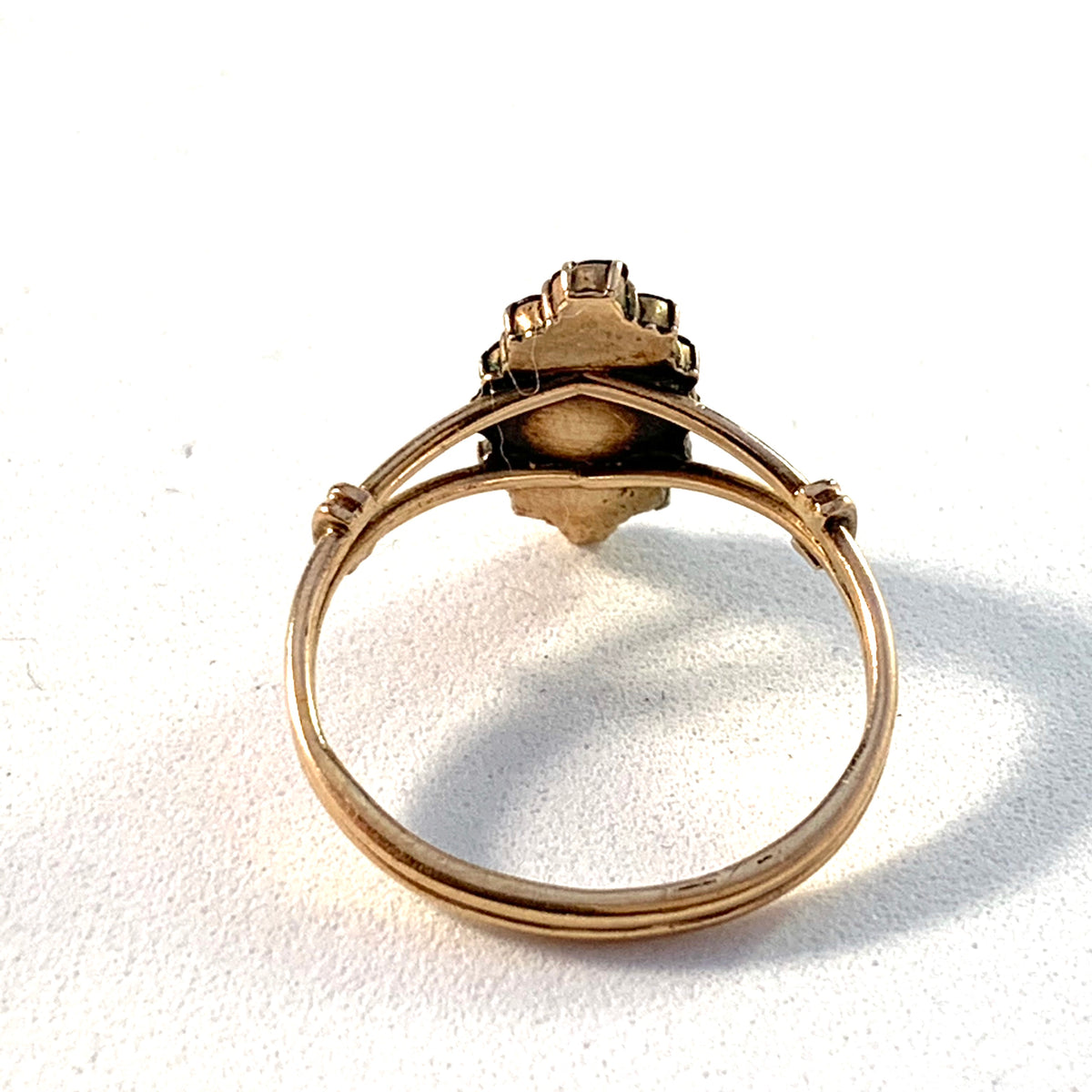 G Dahlgren, Sweden. Edwardian 18k Gold Garnet Ring.