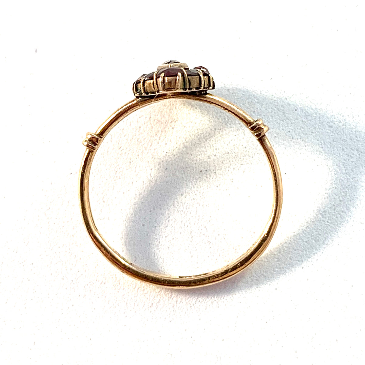G Dahlgren, Sweden. Edwardian 18k Gold Garnet Ring.