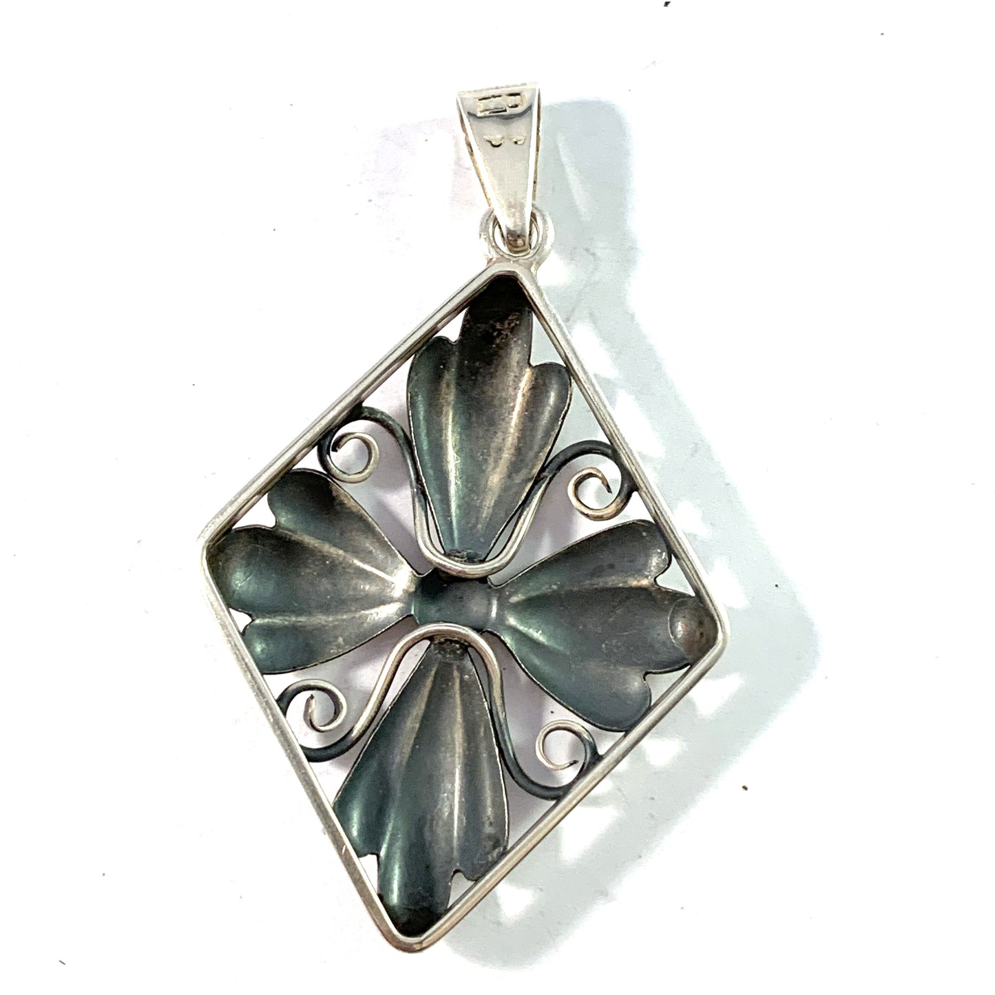 GUSSI, Sweden 1948. Vintage Mid Century Sterling Silver Pendant.