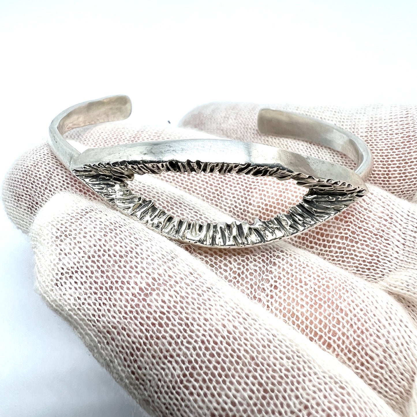 米国 1960 ~ 70 年代。ビンテージ モダニスト スターリング シルバー ブレスレット。メーカーズ マーク。