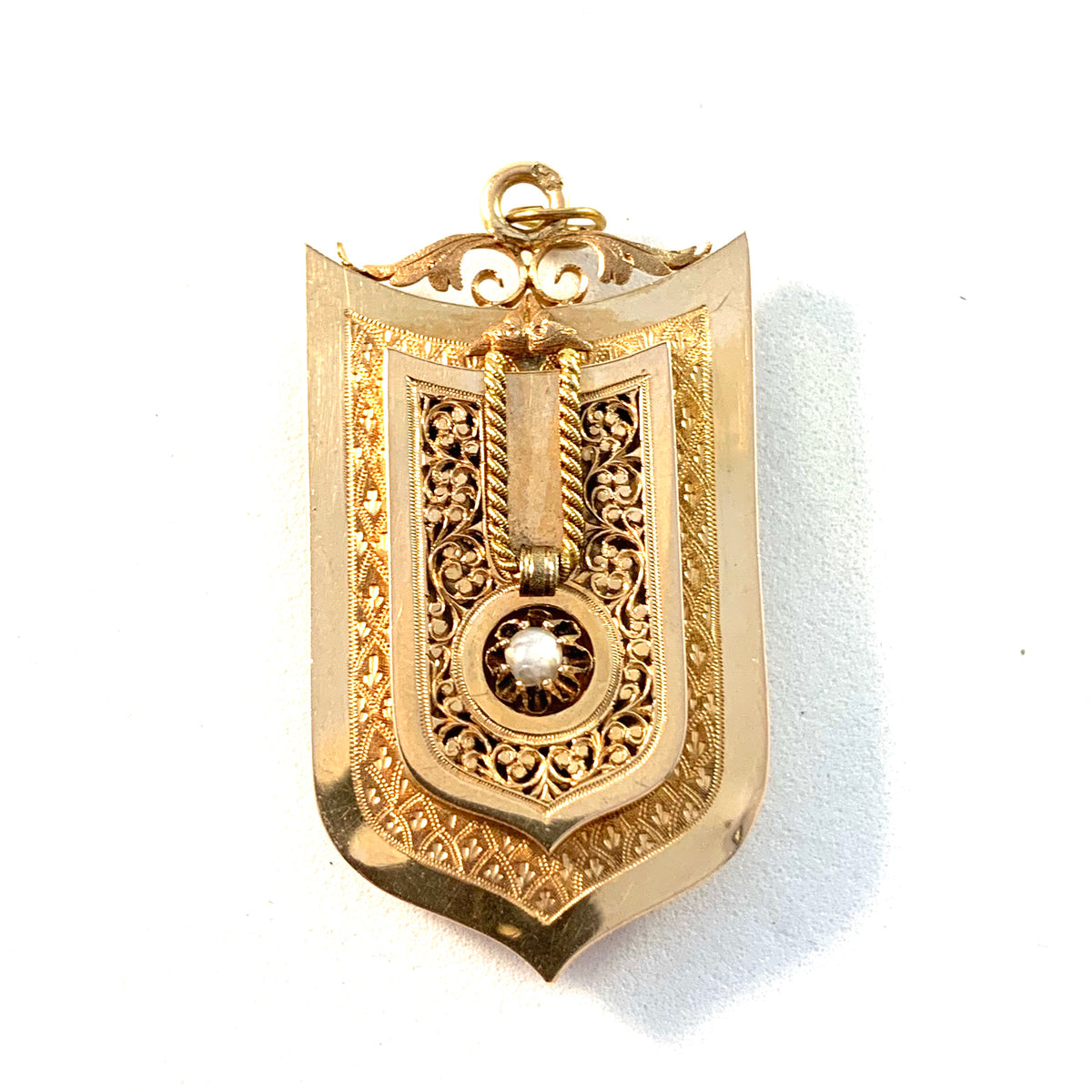 Germany c 1900 Jugendstil 18k Gold Locket Pendant.