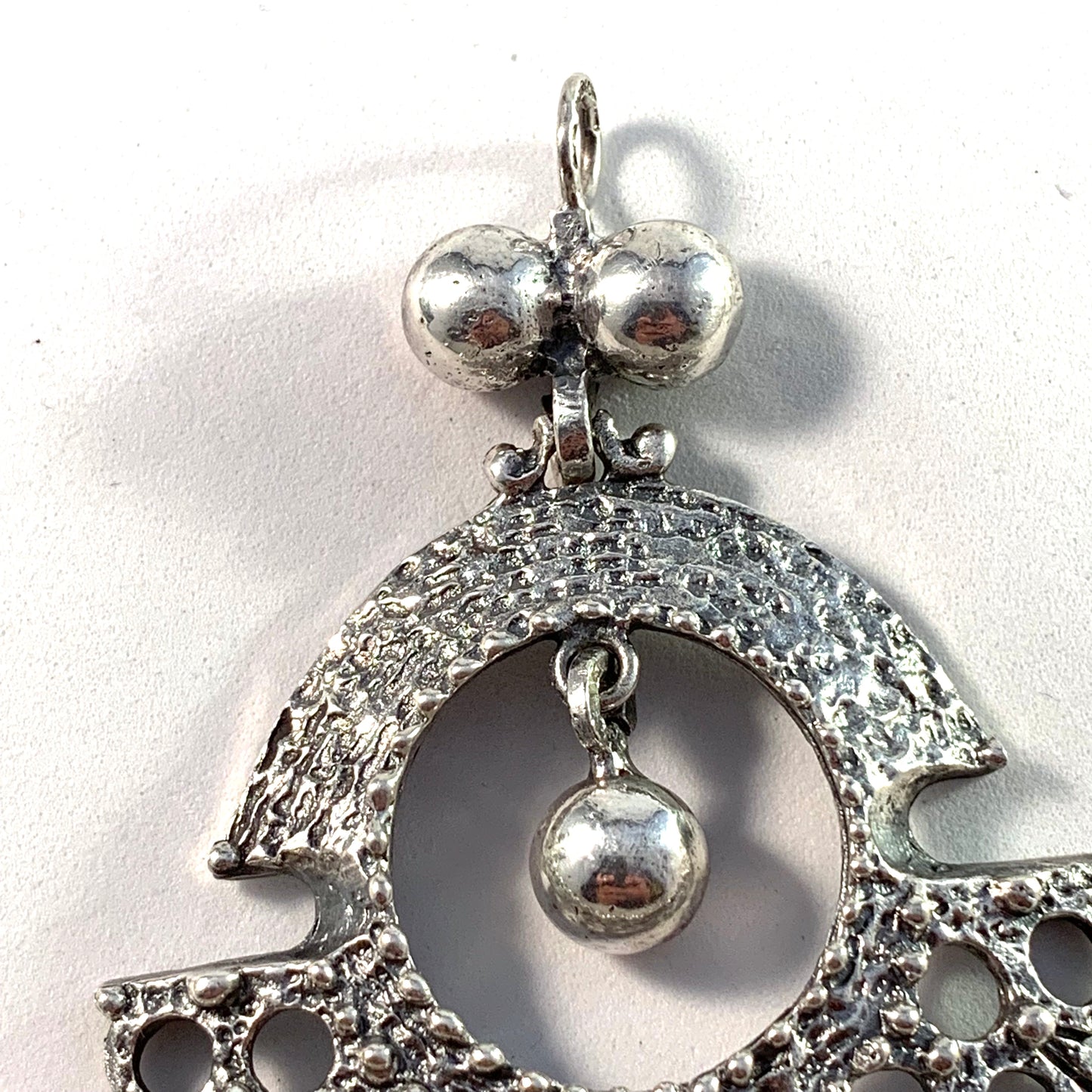 オルネウス、ストックホルム 1972 年製の大きなソリッド 830 シルバー ペンダント。フィンランド、アルポ・タミ社製