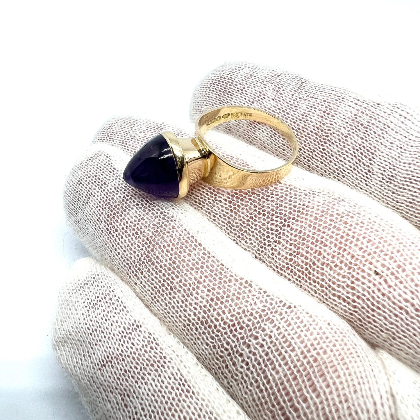Sigvard Ljungström, Stockholm 1964. Vintage 18k Gold Amethyst Ring.