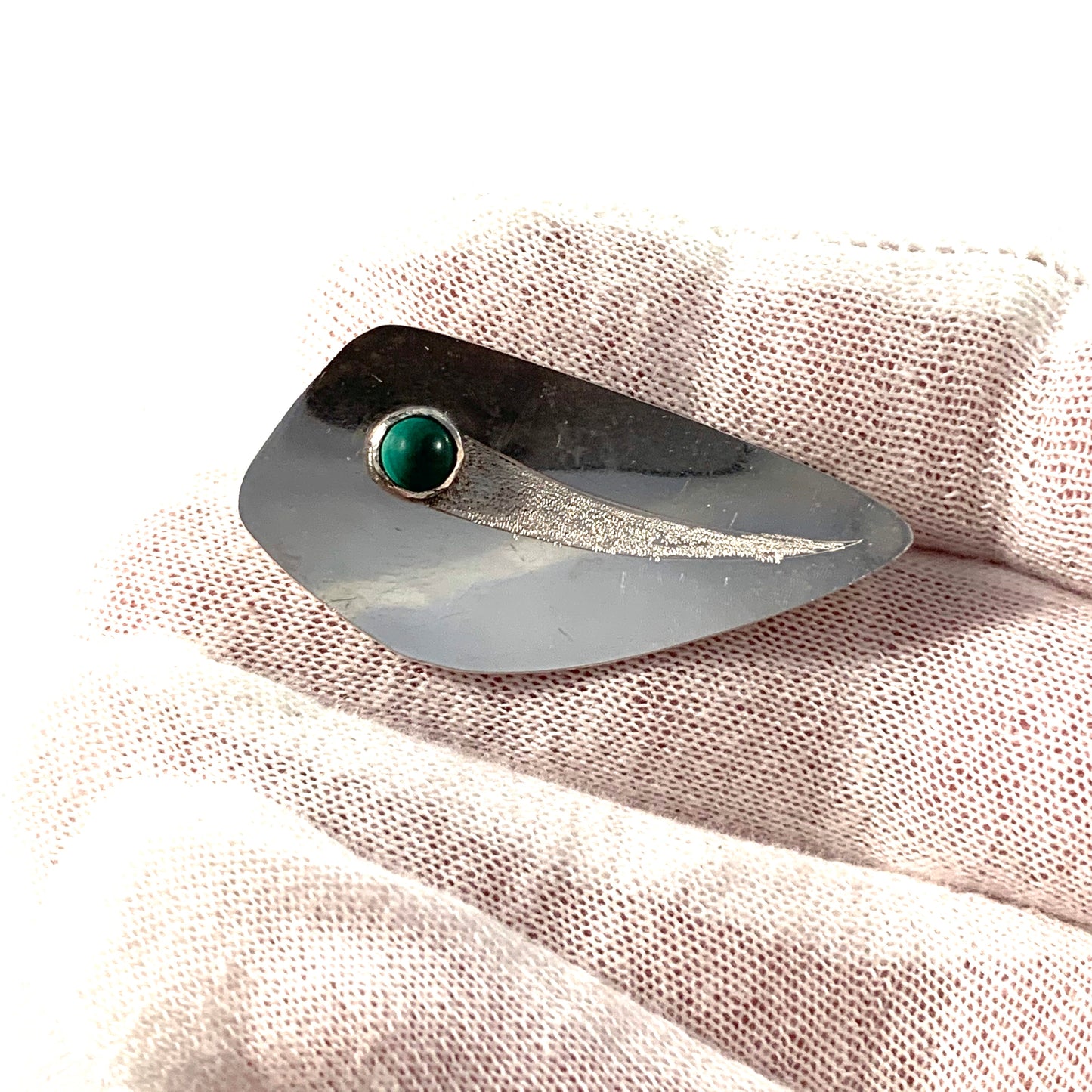 Ateljé Seth, Sweden 1957 Mid Century Modern Sterling Silver Malachite Brooch. Signed.