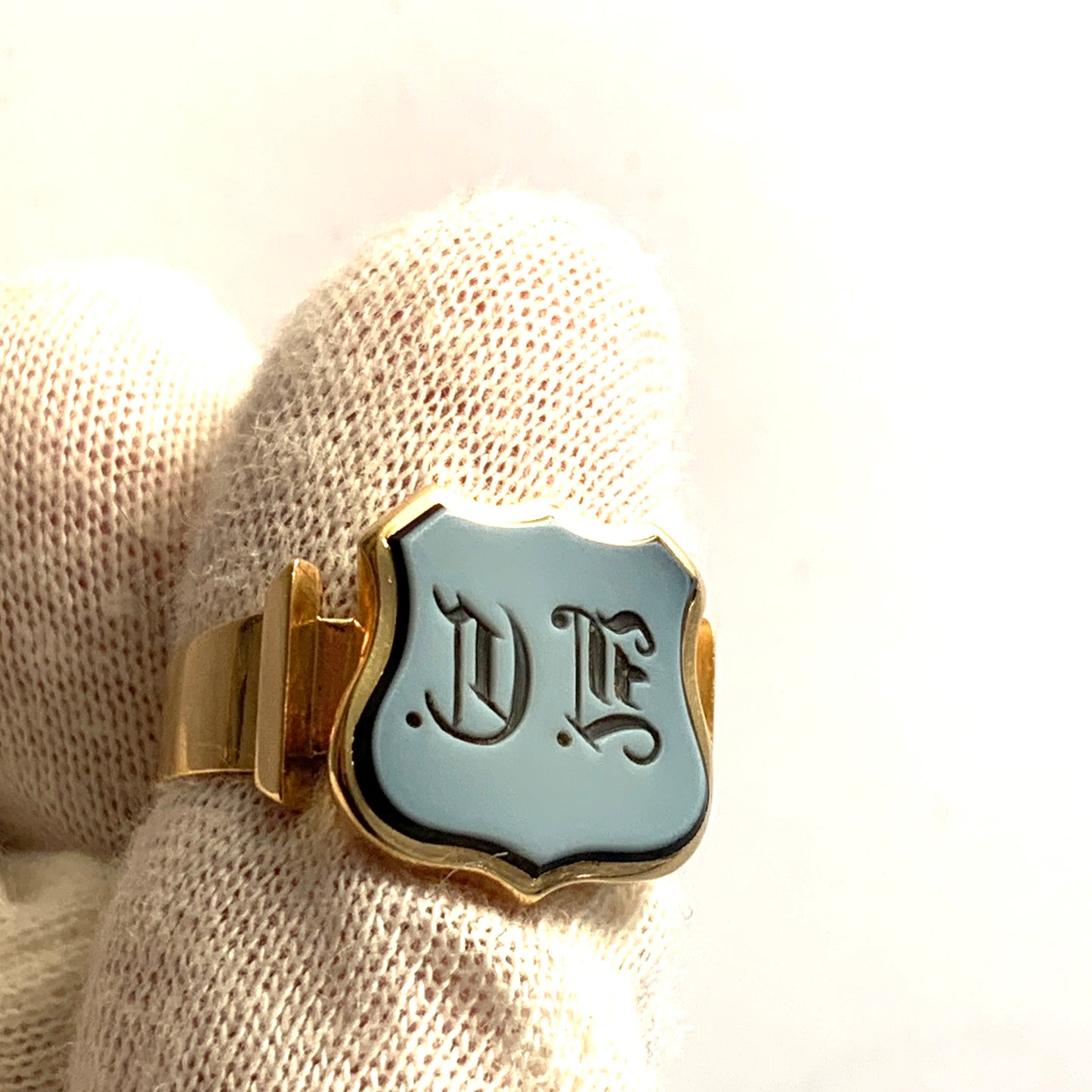 Lars Larsson, Gothenburg 1884. Antique Victorian 18k Gold Agate Signet Ring.