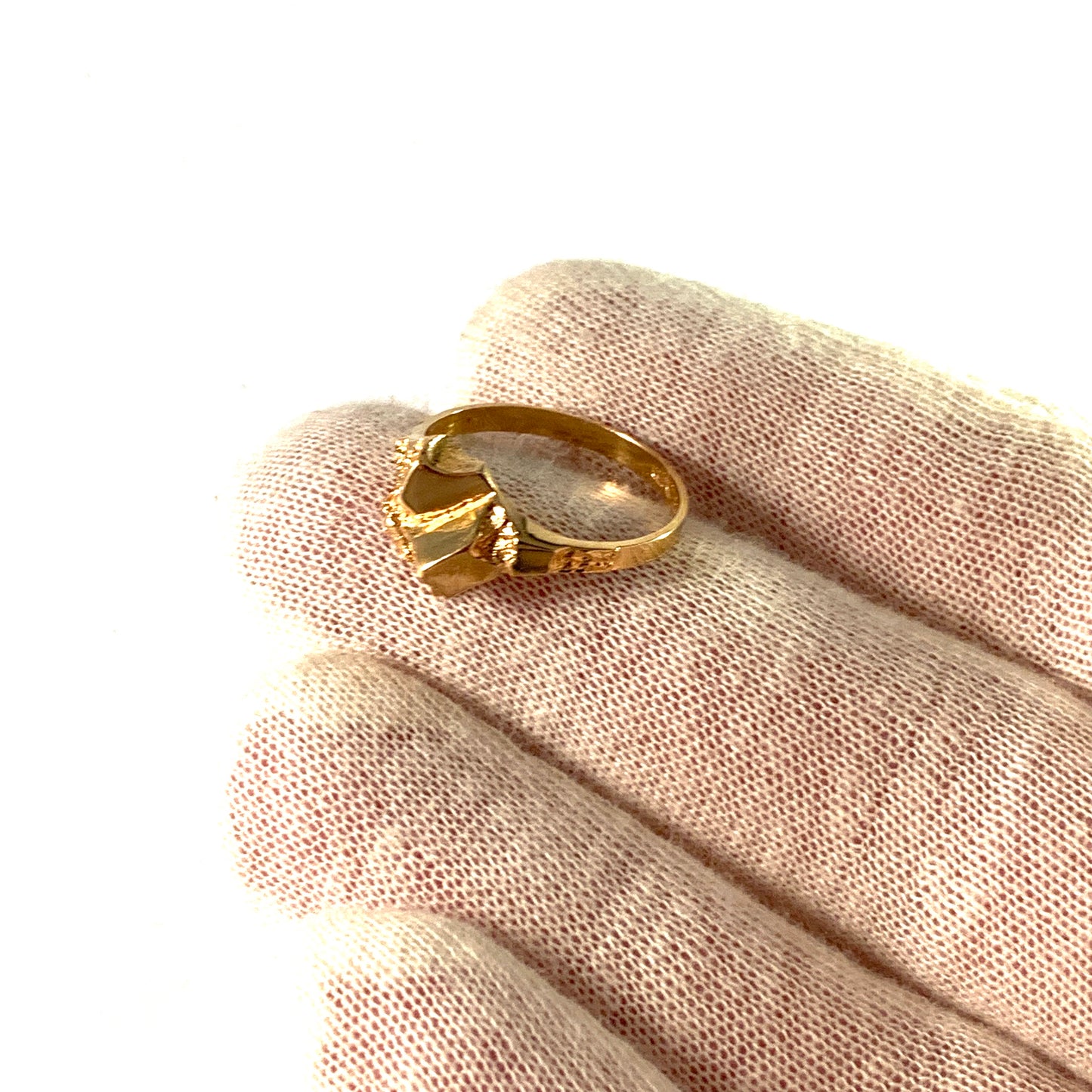 Maker RM, Finland c 1970s 18k Gold Unisex Ring.
