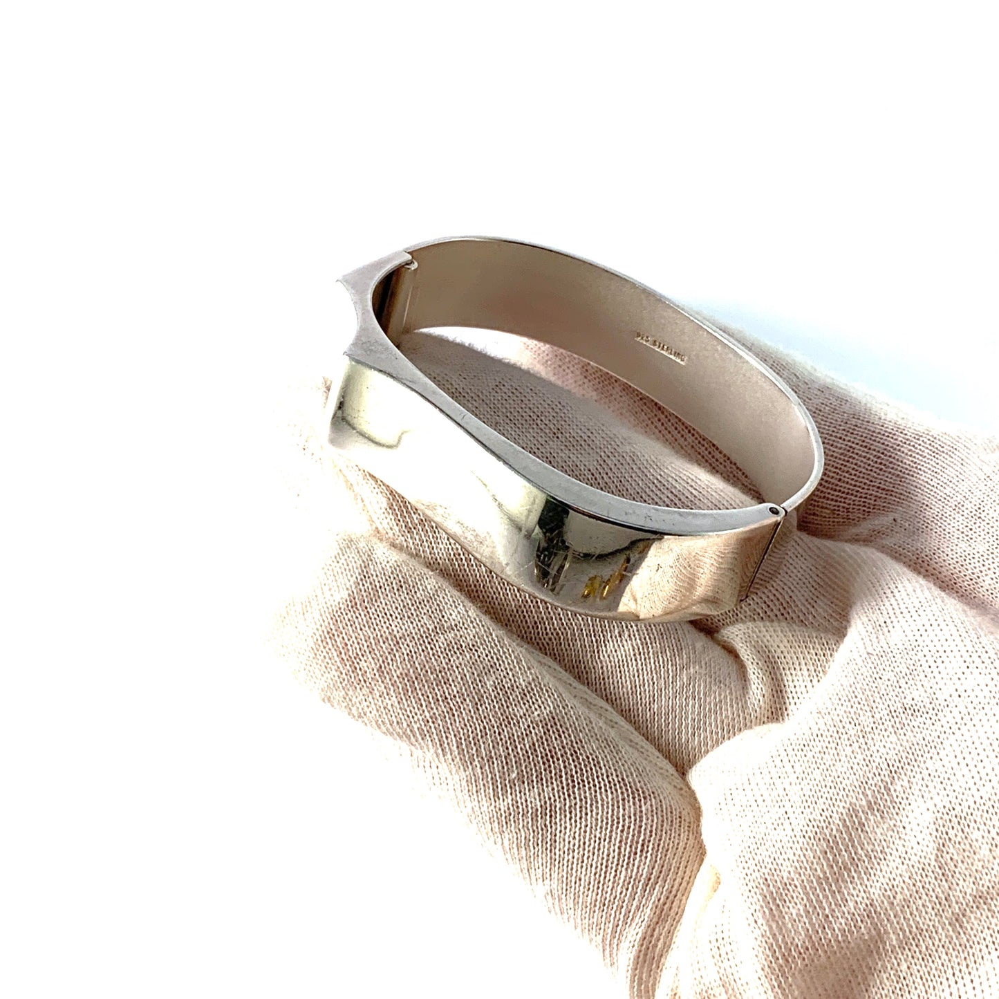 Vintage Sterling Silver Hinged Bangle Bracelet.