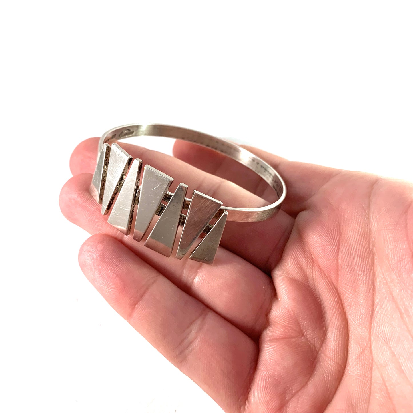 Victor Jansson、スウェーデン、1968 年製、モダニスト スターリング シルバー オープン/クローズ バングル ブレスレット。