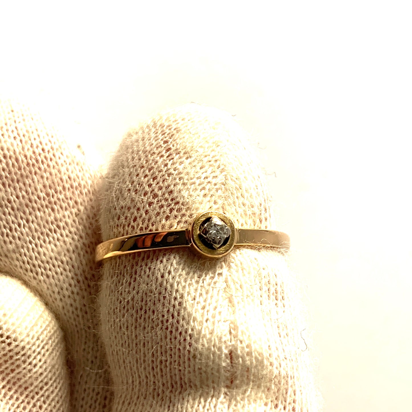 OW Nilsson, Sweden 1978. Vintage 18k Gold Diamond Ring.