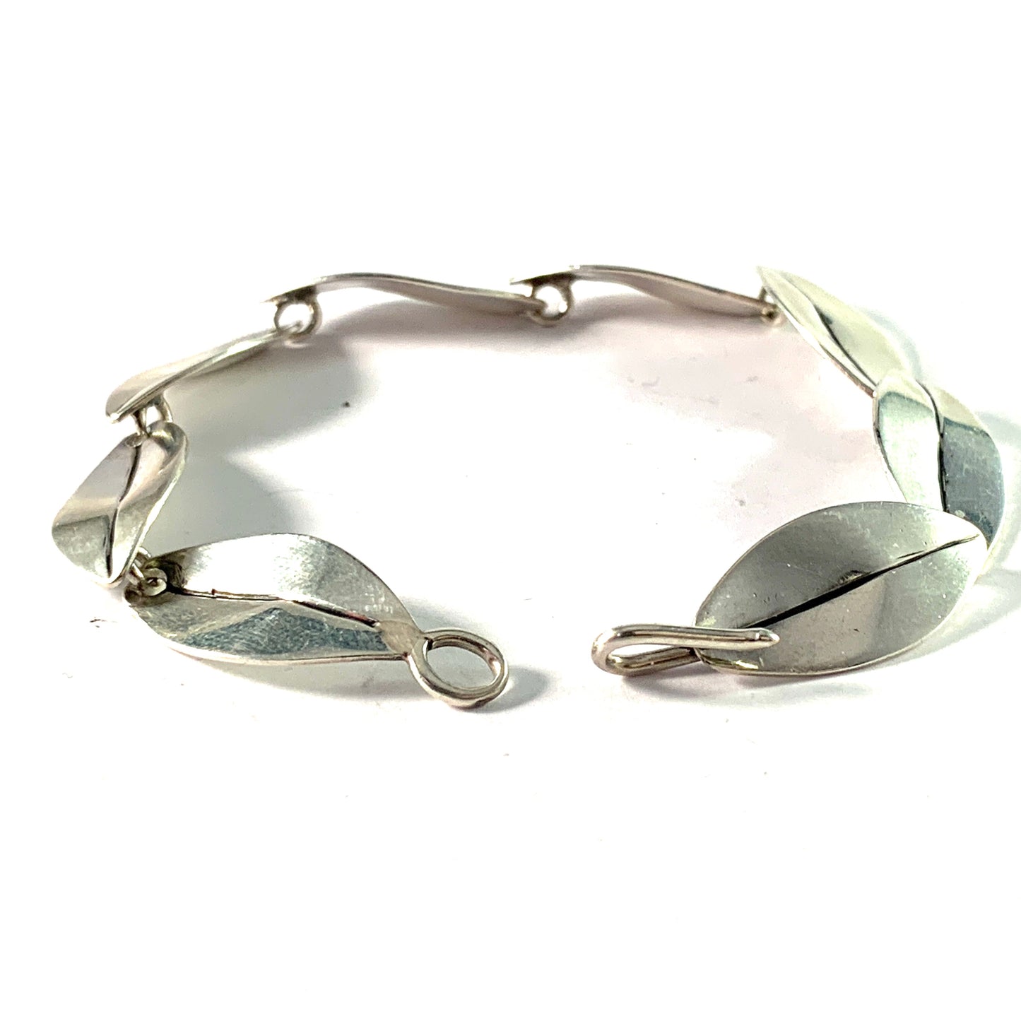 Acke R Tötterman, Sweden 1955 Mid Century Modern Sterling Silver Bracelet. Signed.