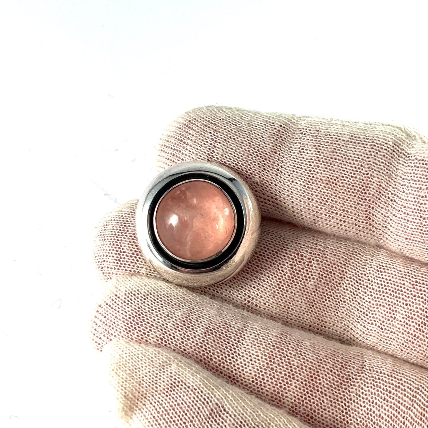 Niels Erik 作、デンマーク製、1950~60 年代のスターリング シルバー ローズ クォーツ ブローチ。