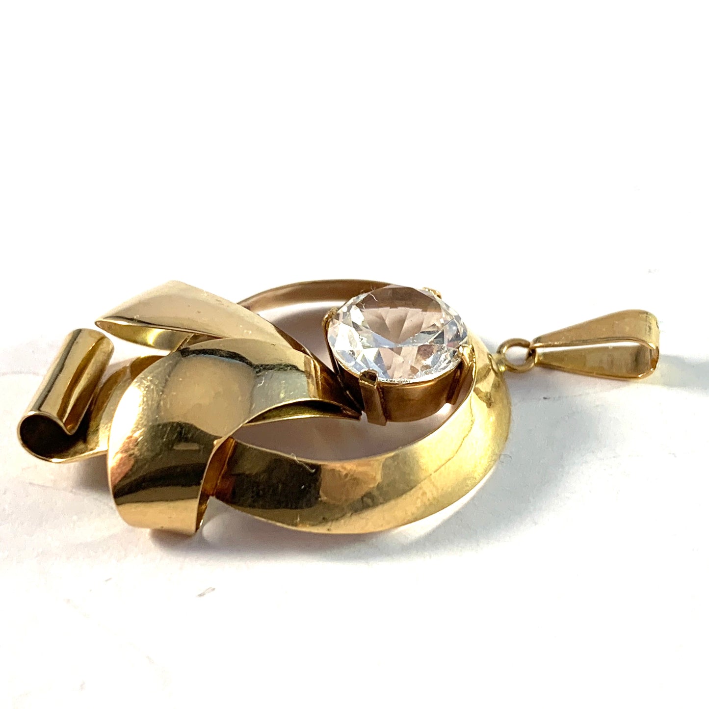Guldvaruhuset, Sweden year 1950. Mid Century 18k Gold Rock Crystal Pendant.