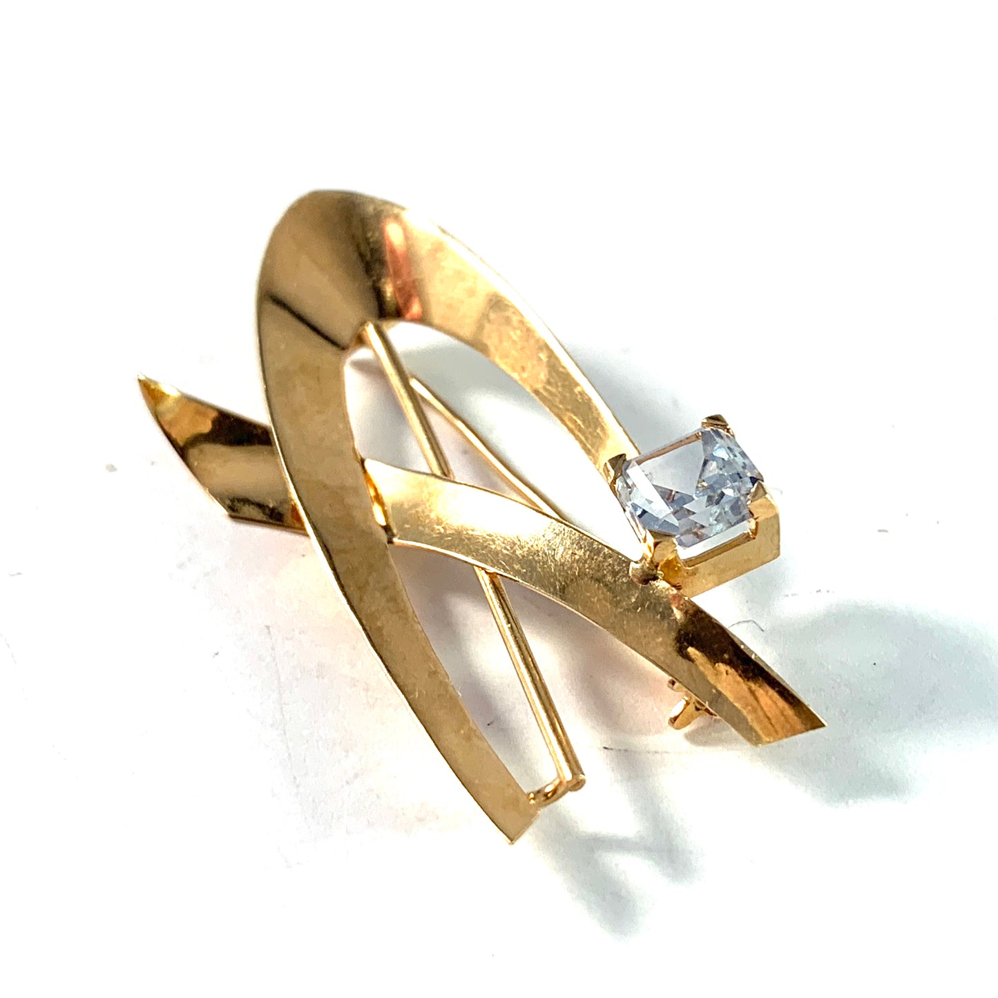 Guldvaruhuset、スウェーデン、1963 年。ヴィンテージ 18K ゴールド合成スピネル ブローチ。