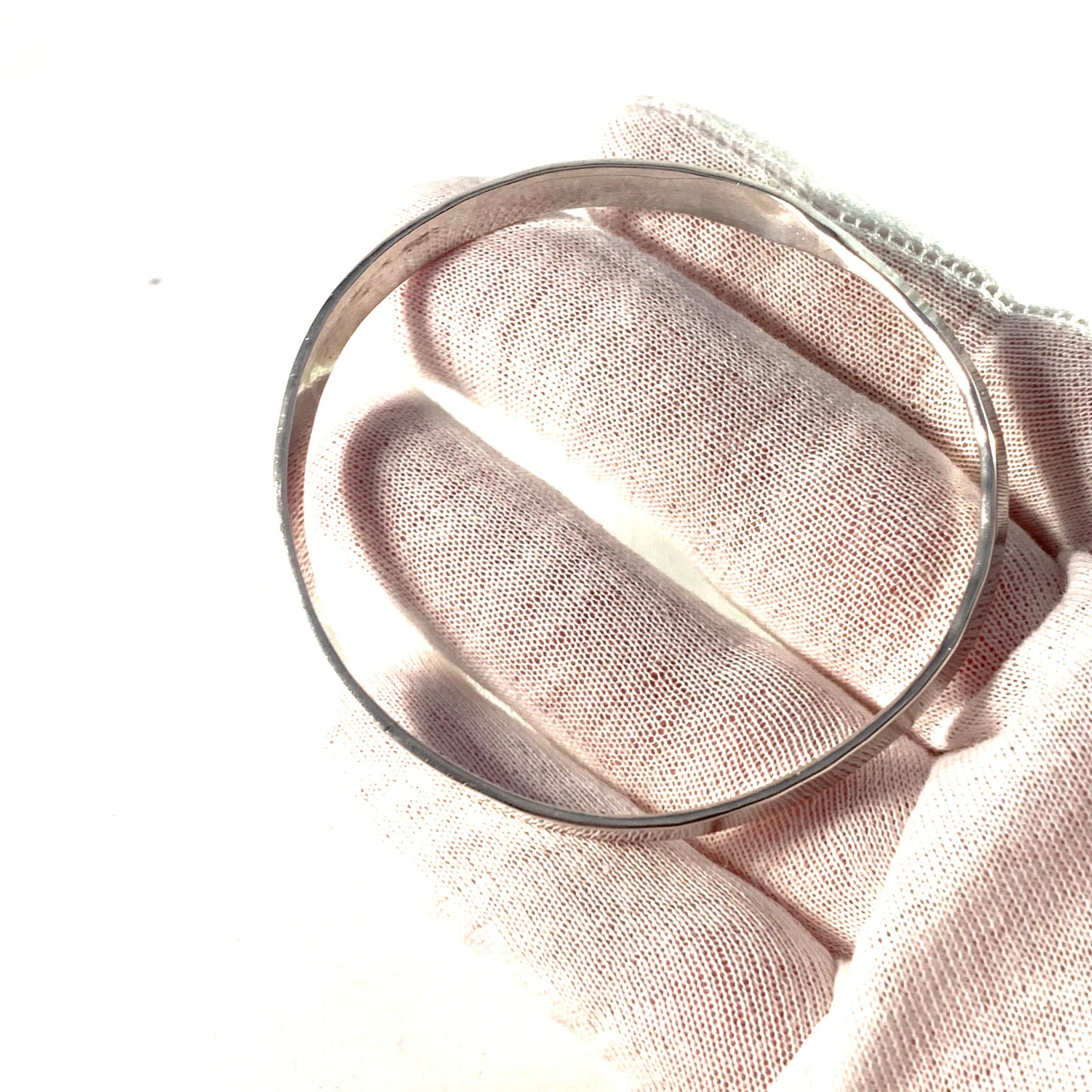 B リリエダール、ストックホルム 1980 ヴィンテージ ハンマード スターリング シルバー バングル ブレスレット