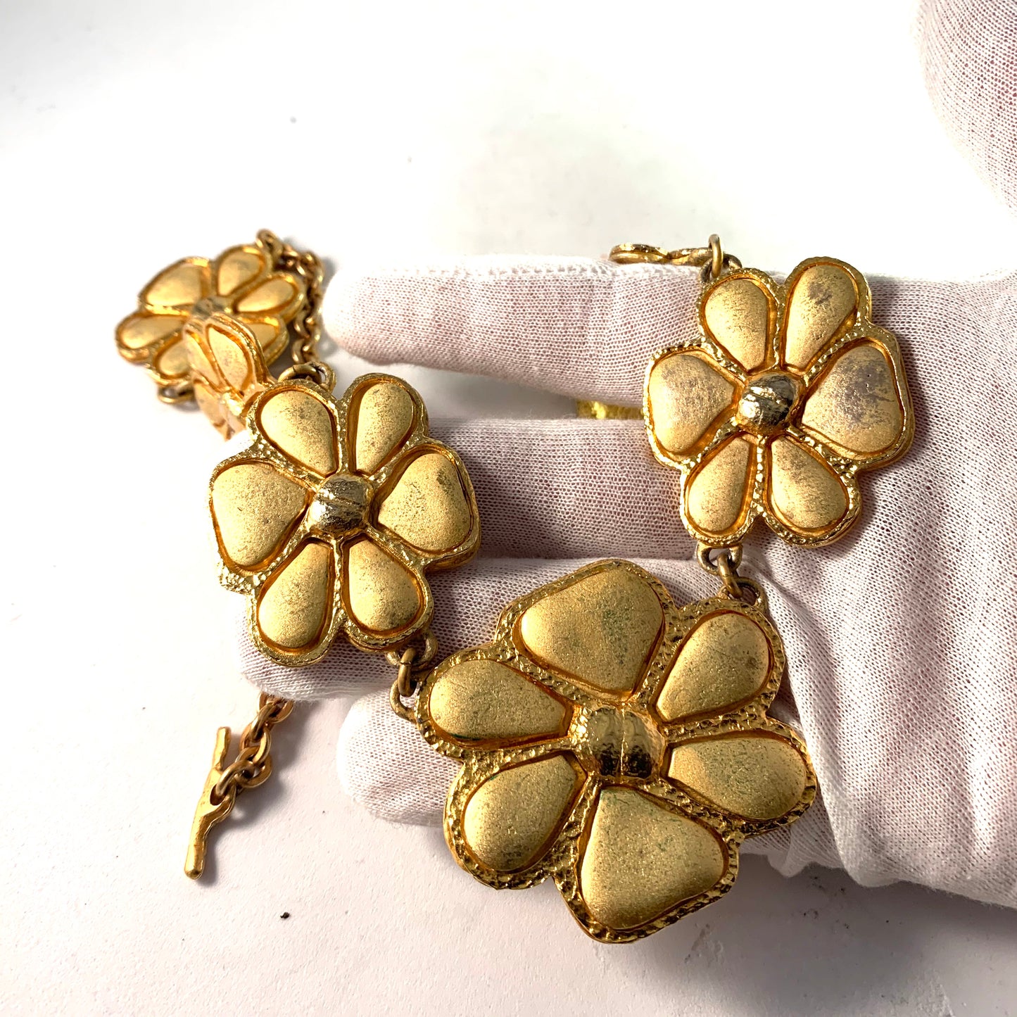 ケンゾー、フランス。ヴィンテージの巨大な花柄コスチュームジュエリーネックレス。