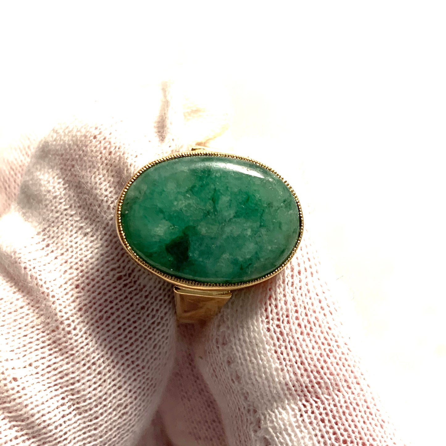 E Kämpe, Sweden 1963 Vintage 18k Gold Jade Ring.