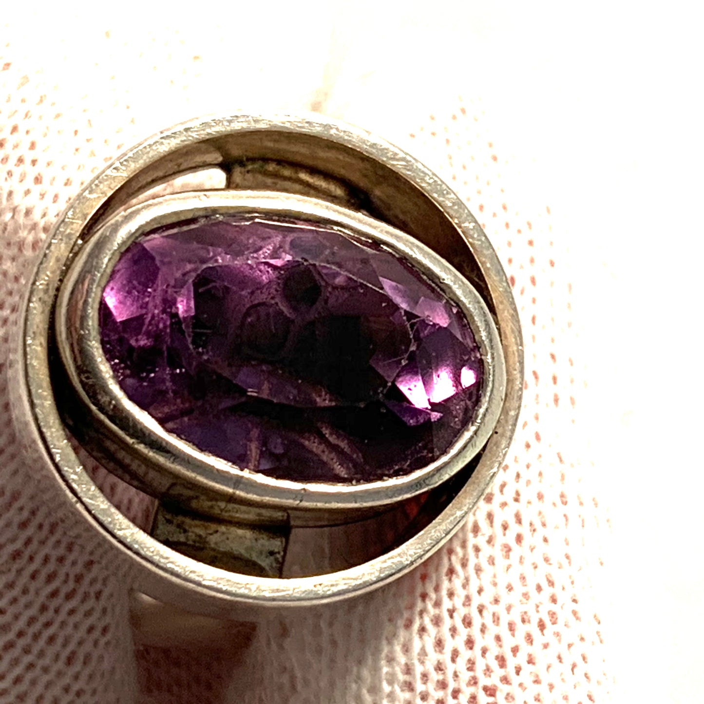 Sven Linell, Sweden 1965 Sterling Silver Amethyst Novelty Modernist Ring.