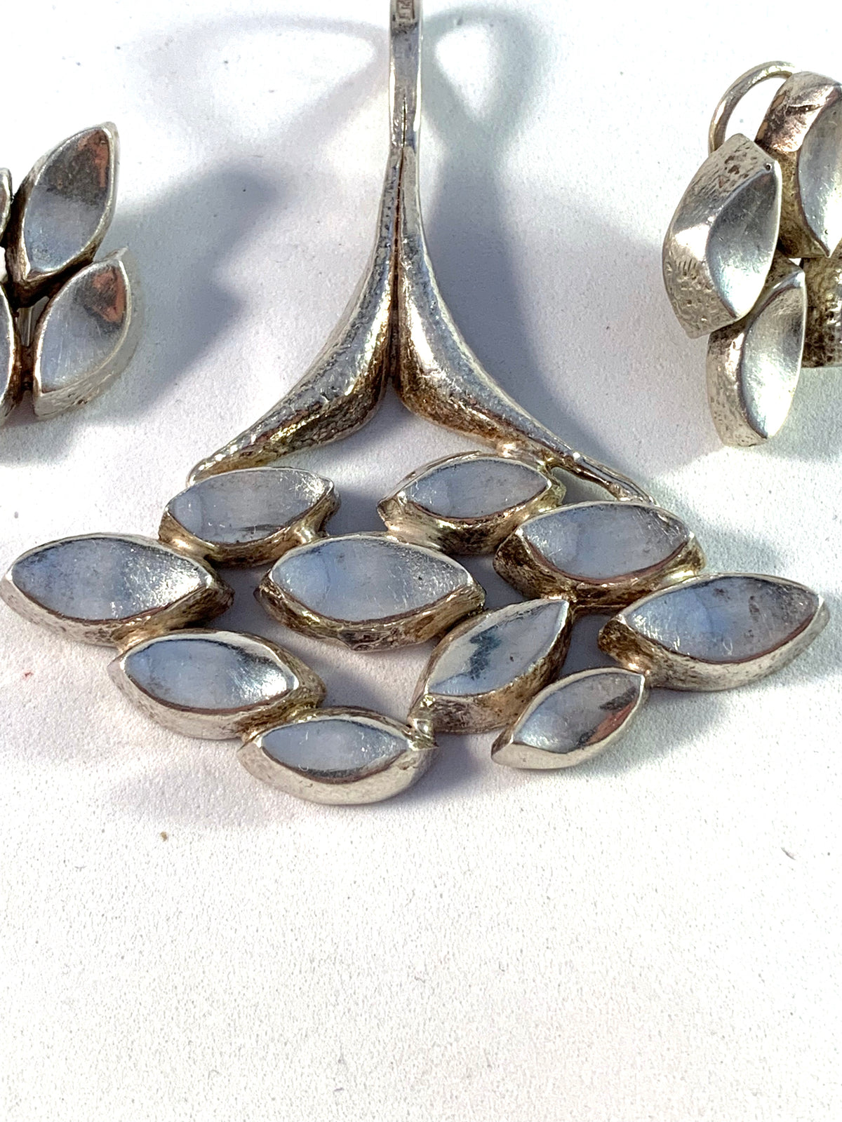 Atelje Etsuko Minowa, Stockholm Vintage Chunky Sterling Silver Pendant and Clip-on Earrings.