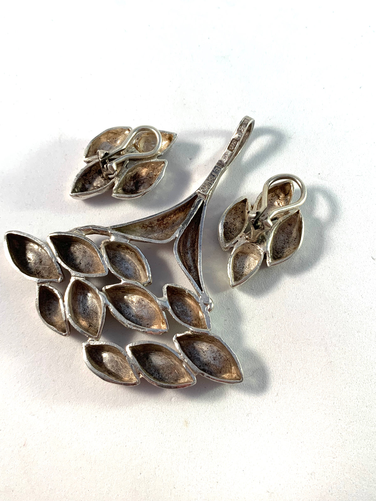 Atelje Etsuko Minowa, Stockholm Vintage Chunky Sterling Silver Pendant and Clip-on Earrings.