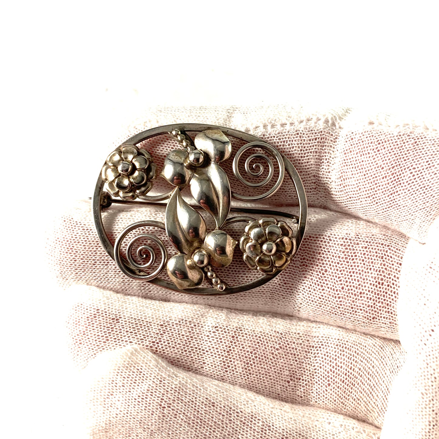 G Dahlgren, Sweden 1944 Vintage mid Century Solid Silver War-Time Brooch.