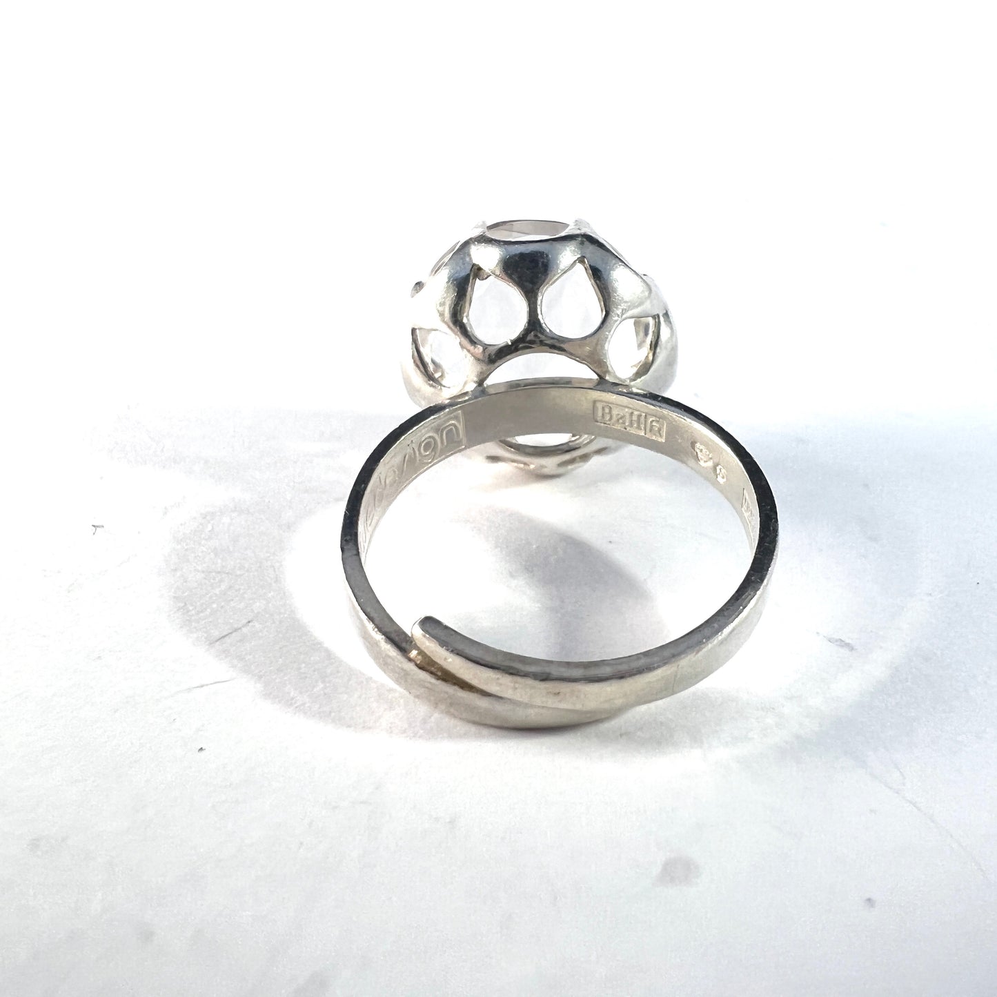 ベングト・ハルベリ、スウェーデン、1976年。ビンテージ スターリング シルバー ロック クリスタル リング。