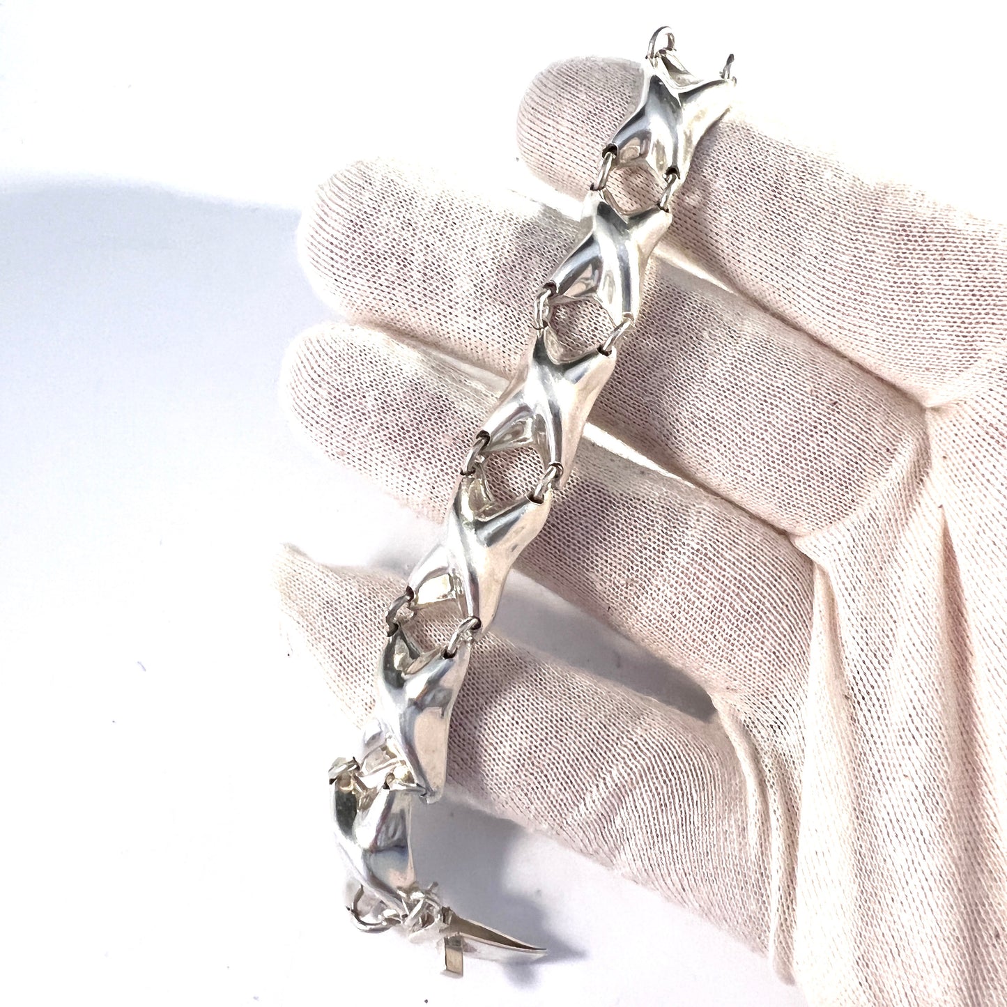Taxco, Mexico. Vintage Modernist Sterling Silver Bracelet.