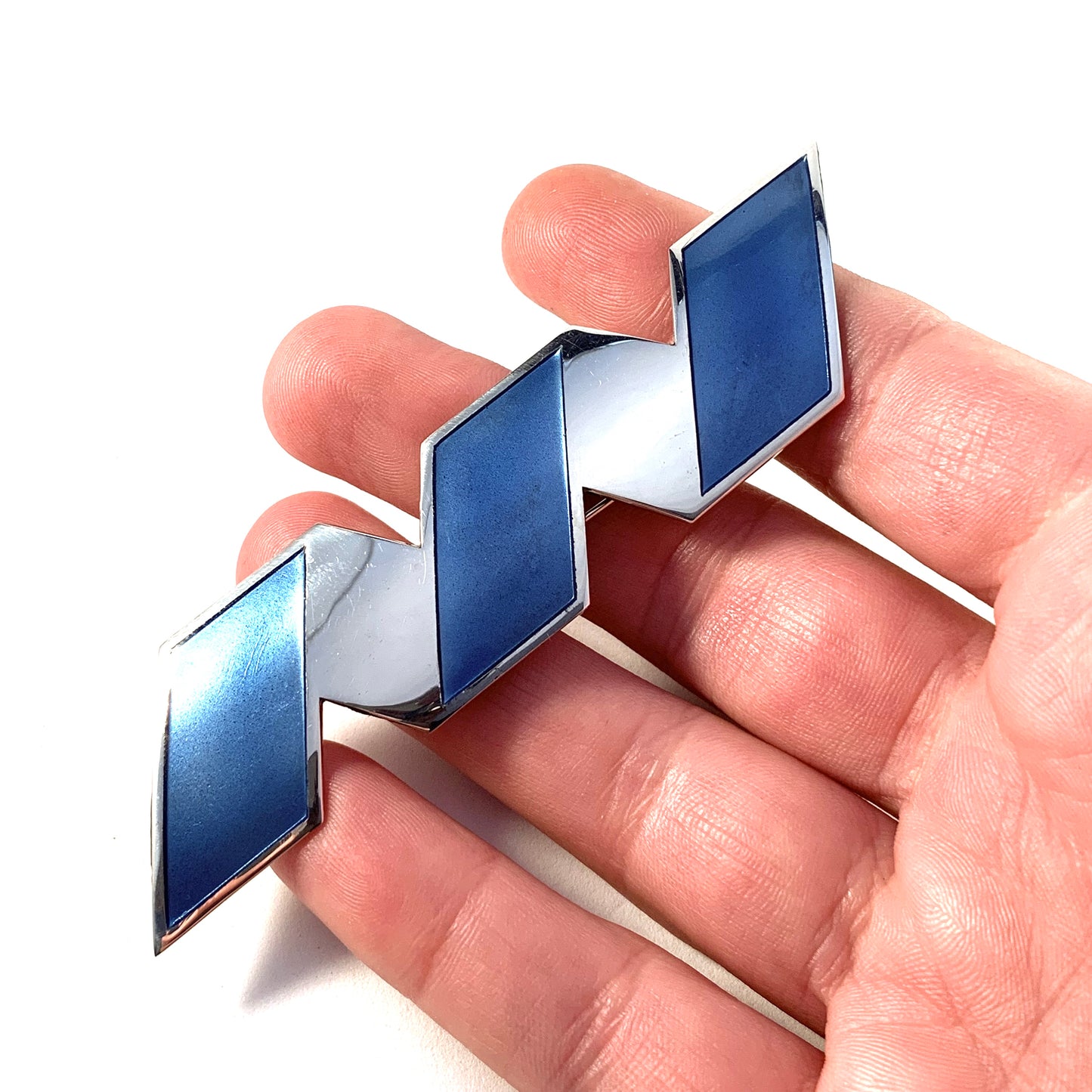 Millie Behrens による David Andersen 社製、ノルウェー製、大型 4.3 インチ スターリング シルバー ブルー エナメル ブローチ。