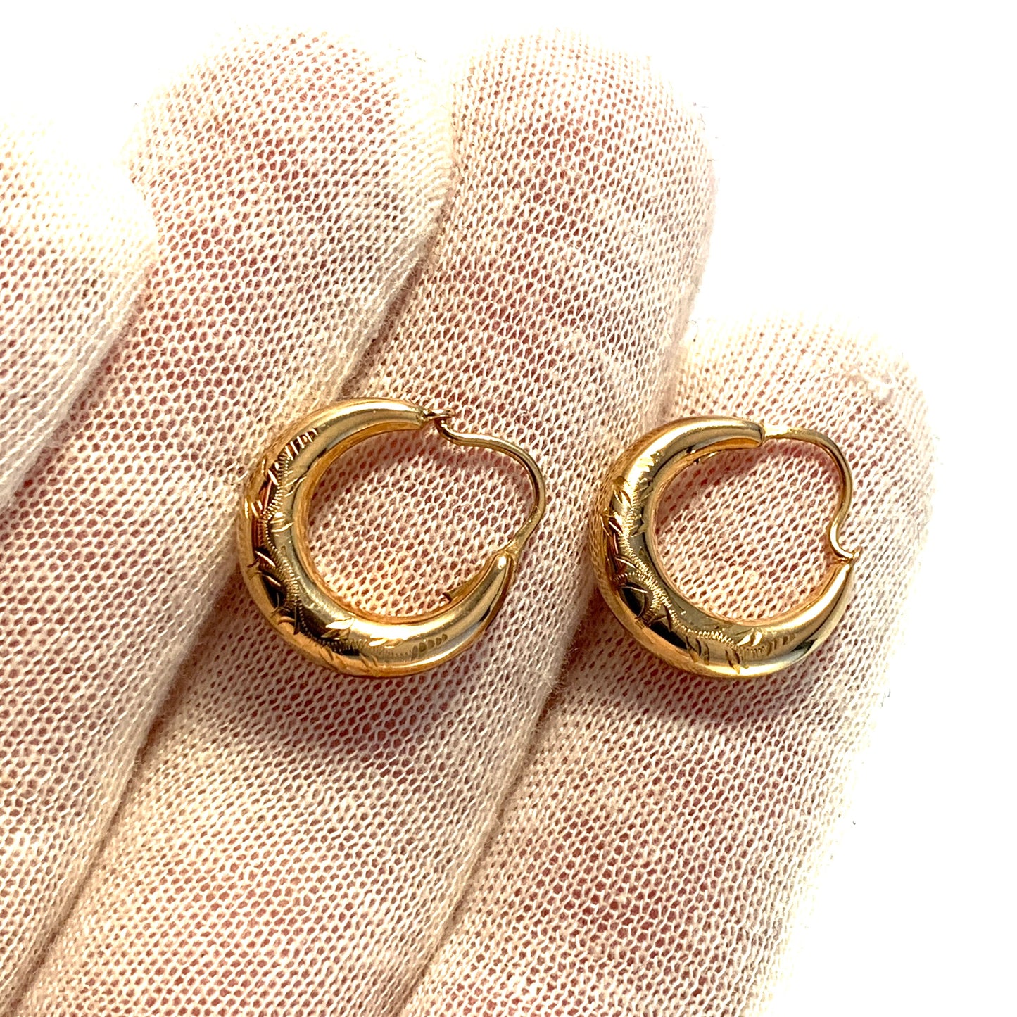 G Dahlgren, Sweden 1965. Vintage 18k Gold Earrings.