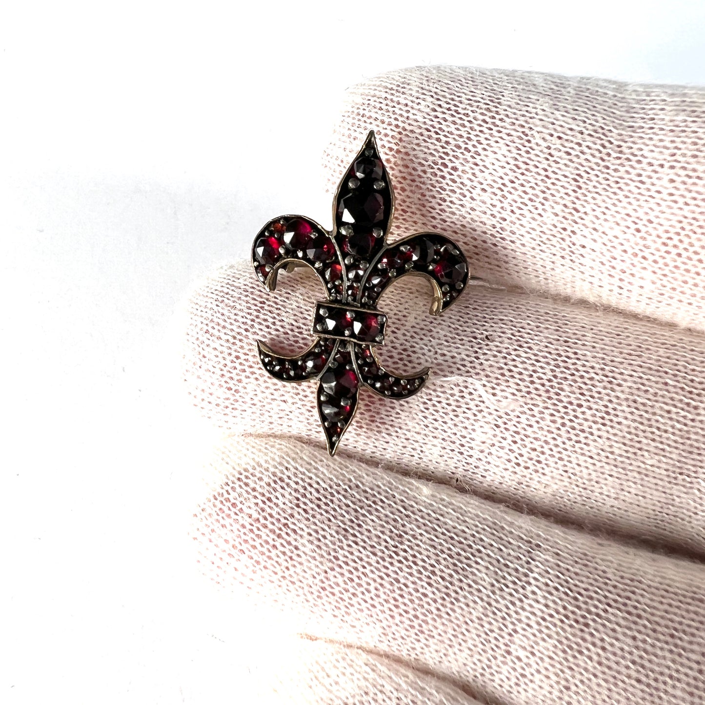 Antique Victorian Bohemian Garnet Gilt Metal Fleur-de-lis Brooch.
