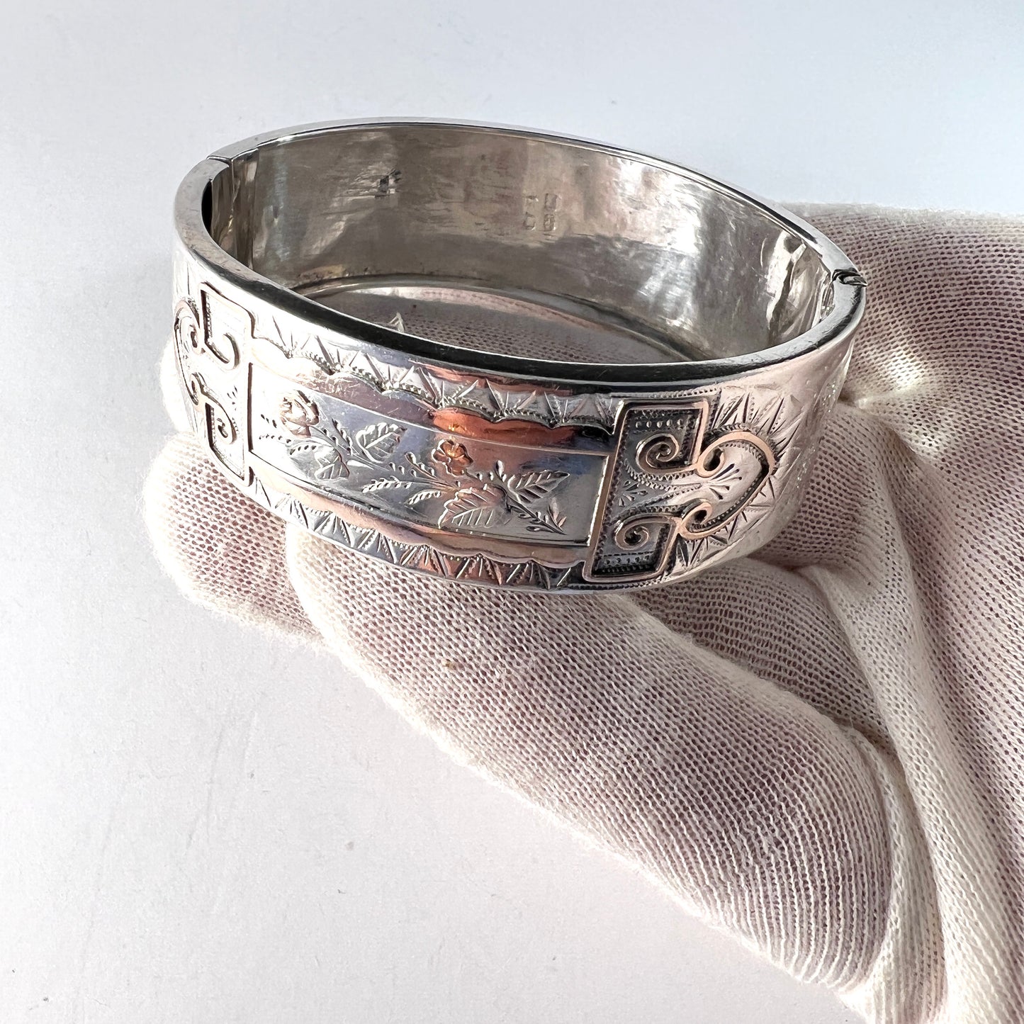 Male & Jones, Birmingham 1894. Antique Victorian Sterling Silver Bangle Bracelet.