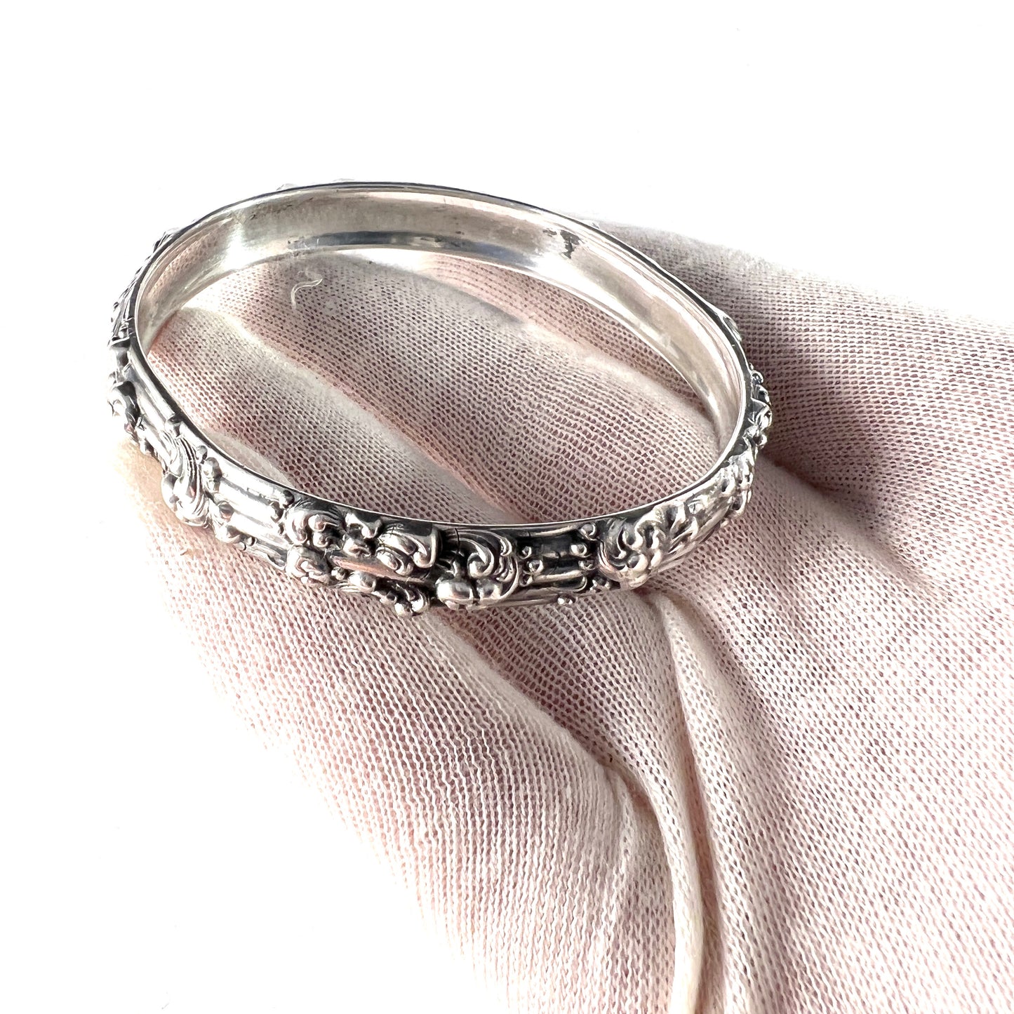 Vintage 1950s Chunky Sterling Silver Bangle. Possibly Japan.