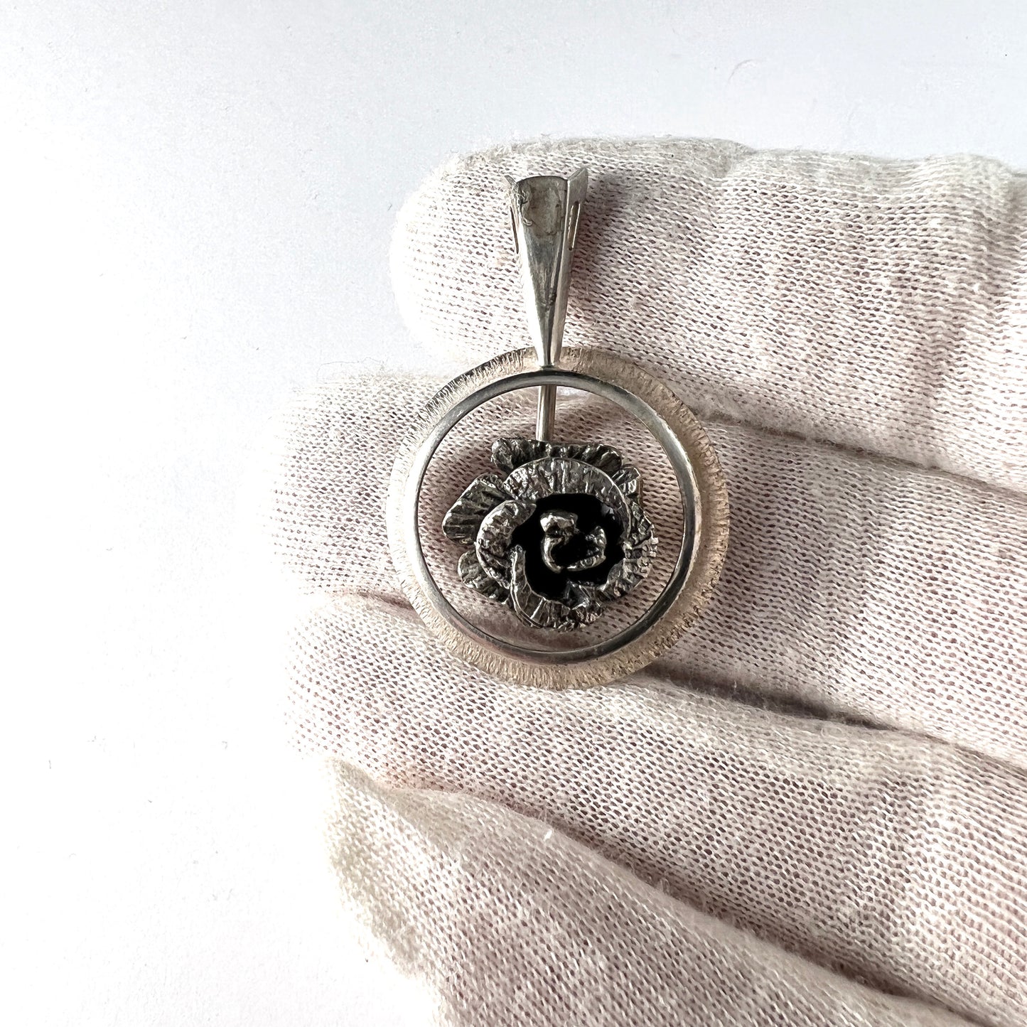 Martti Viikinniemi (1946-74) Finland. Vintage Solid Silver Rose Flower Pendant.