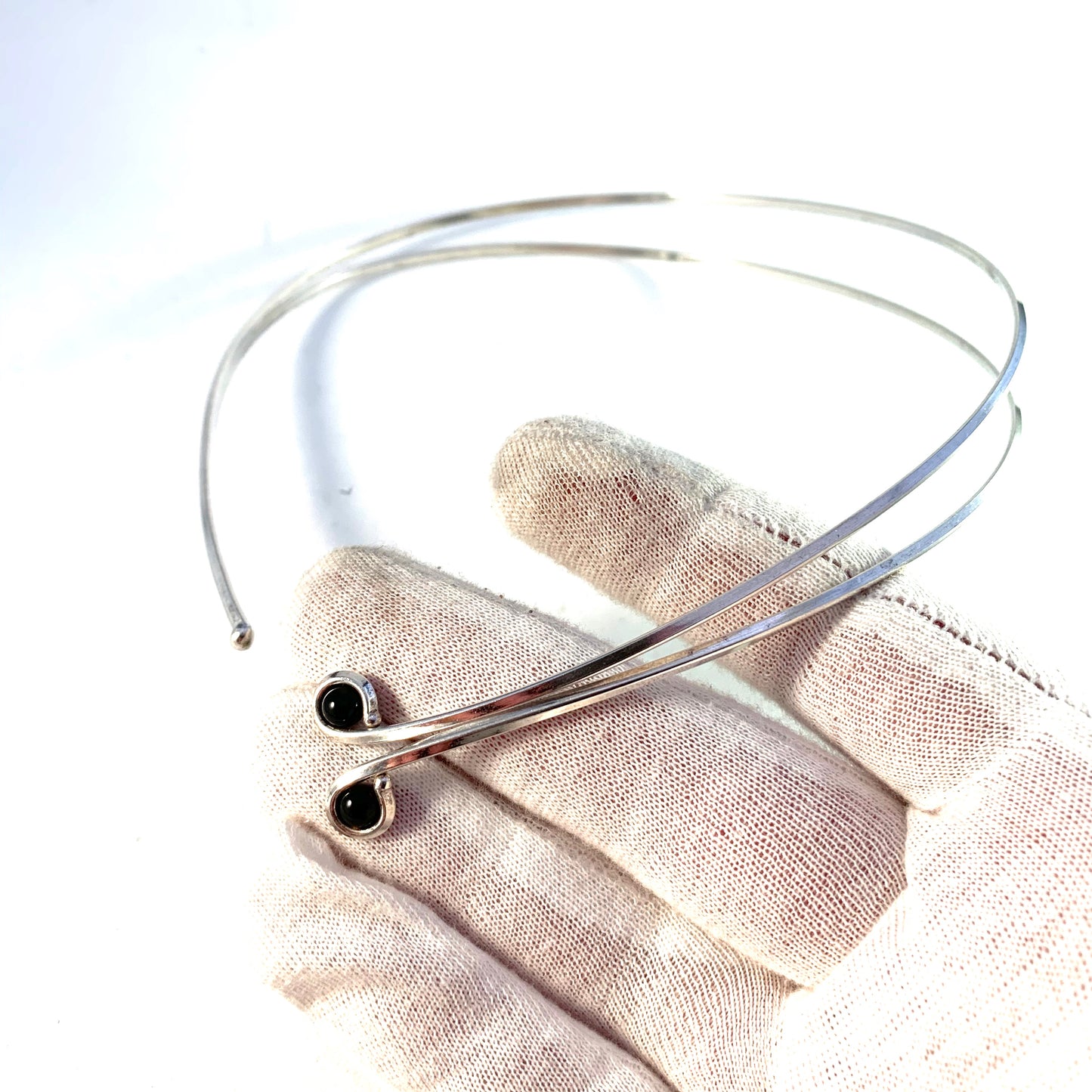 Kultakeskus, Finland Vintage Sterling Silver Onyx Open Neck Ring Necklace.