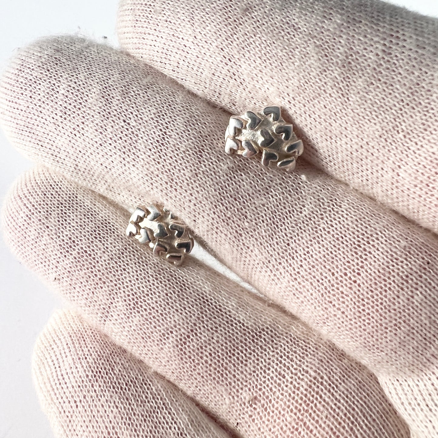 Kalevala Koru, Finland. Vintage Sterling Silver Love Heart Stud Earrings.