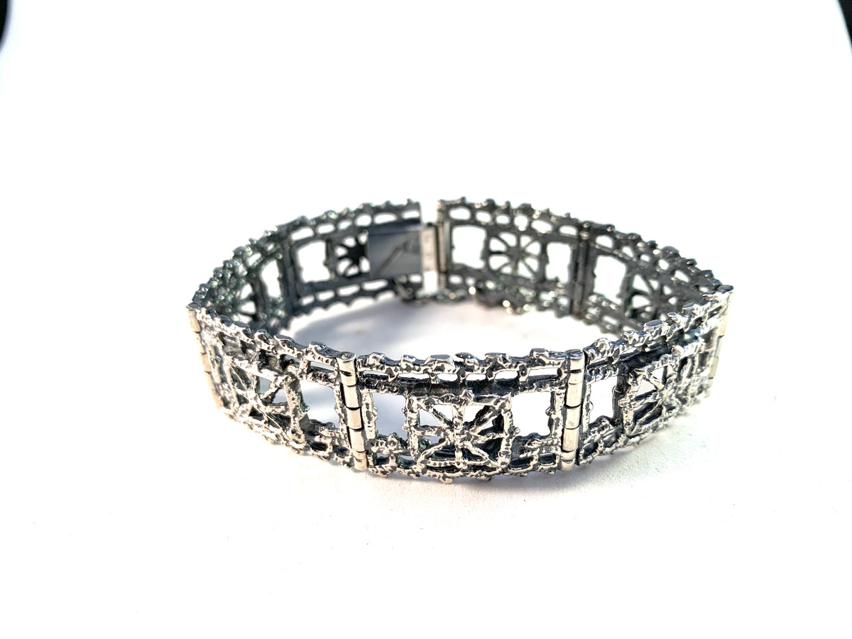 Pentti Sarpaneva for Turun Hopea Finland 1970 Silver Bracelet. Design Pitsi / Lace