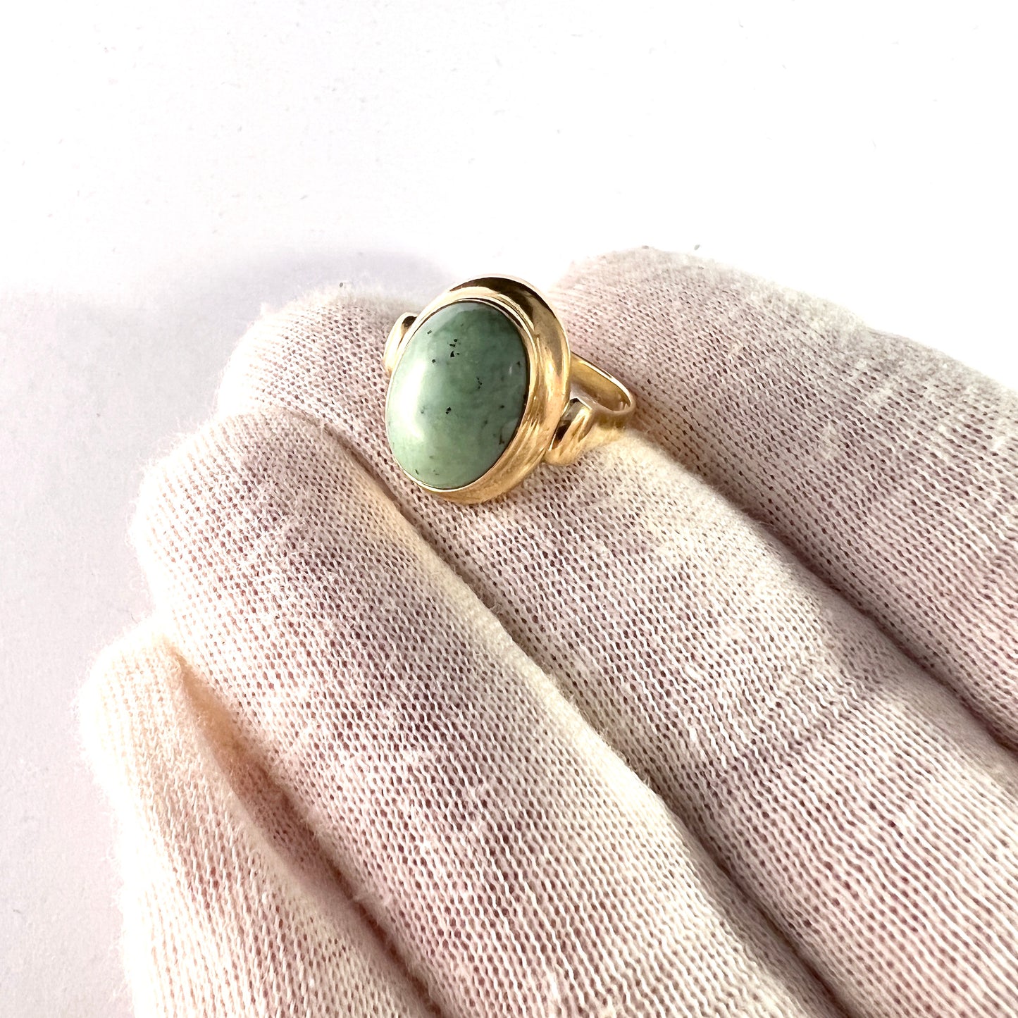 Eastern Mediterranean 1950-60s, 18k Gold Jade Ring.