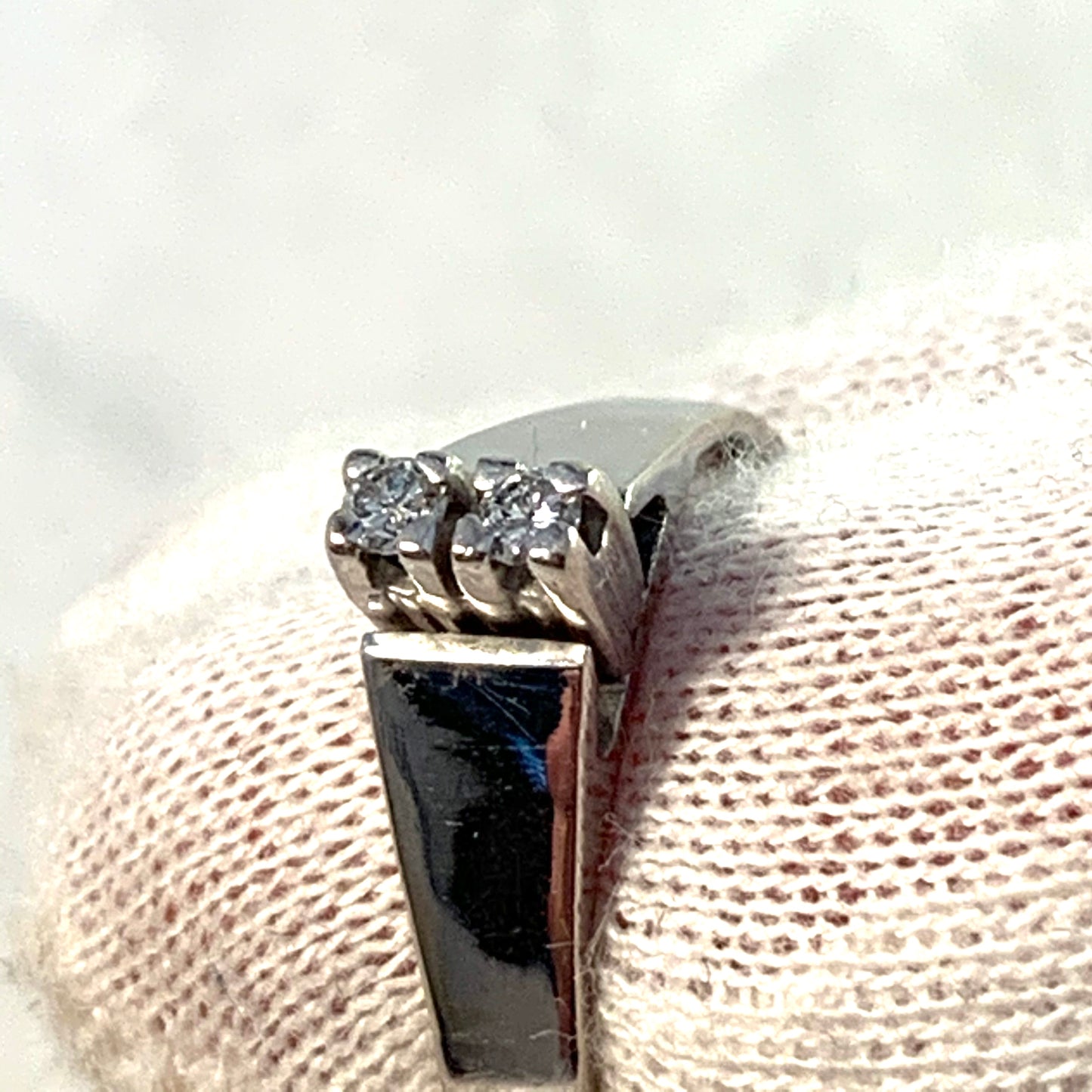 Rolf Nilsson, Sweden year 1976 Vintage 18k White Gold Diamond Engagement Ring.