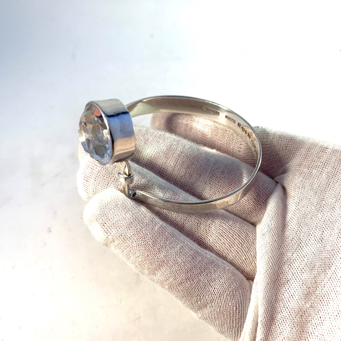 Gert Thysell、スウェーデン、GUSSI 社製、1966 年製、ボールド スターリング ロック クリスタル ブレスレット。署名入り。