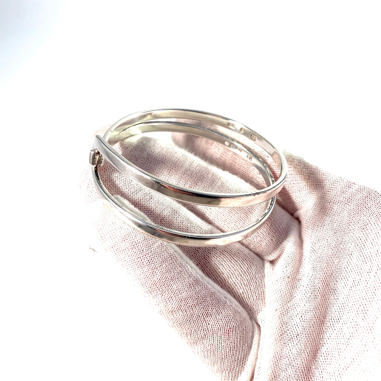 Anders Högberg, Gothenburg 1977 Sterling Silver Signed Bangle Bracelet.
