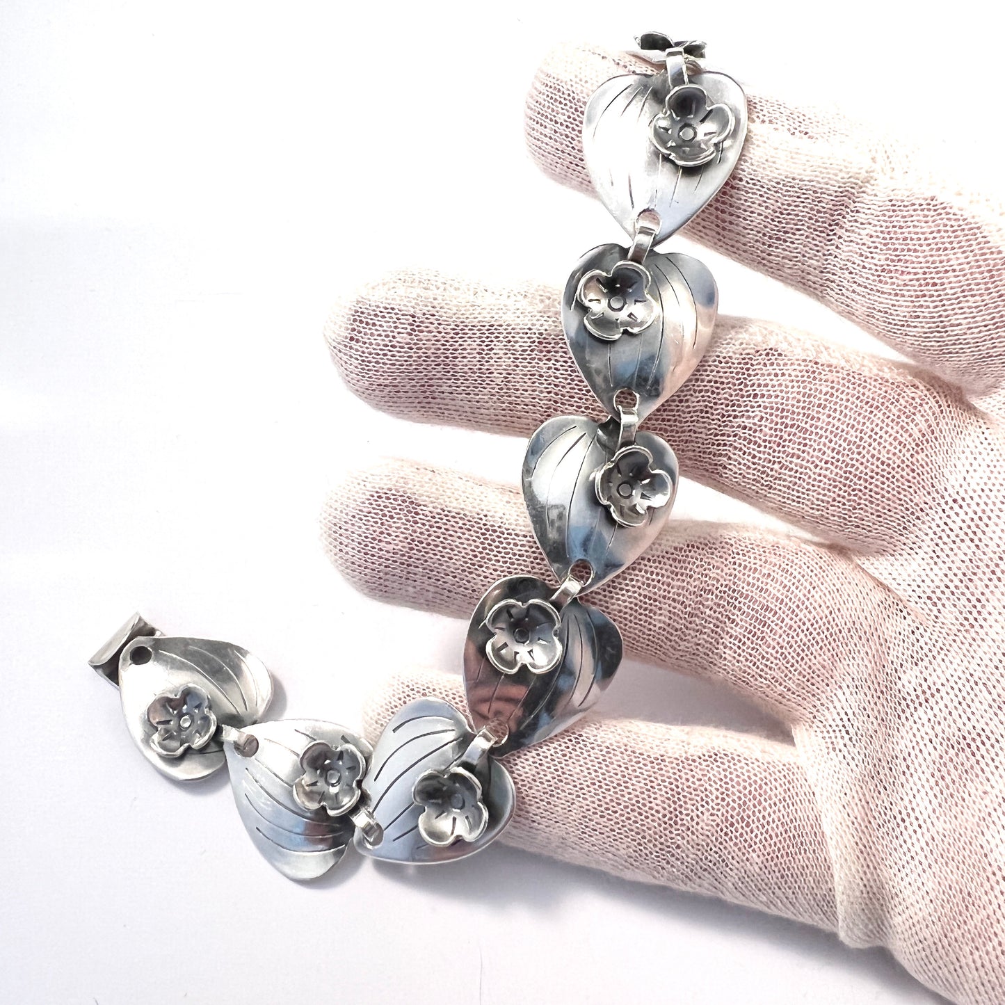 Michelsen, Stockholm 1950. Vintage Mid-century Sterling Silver Bracelet.