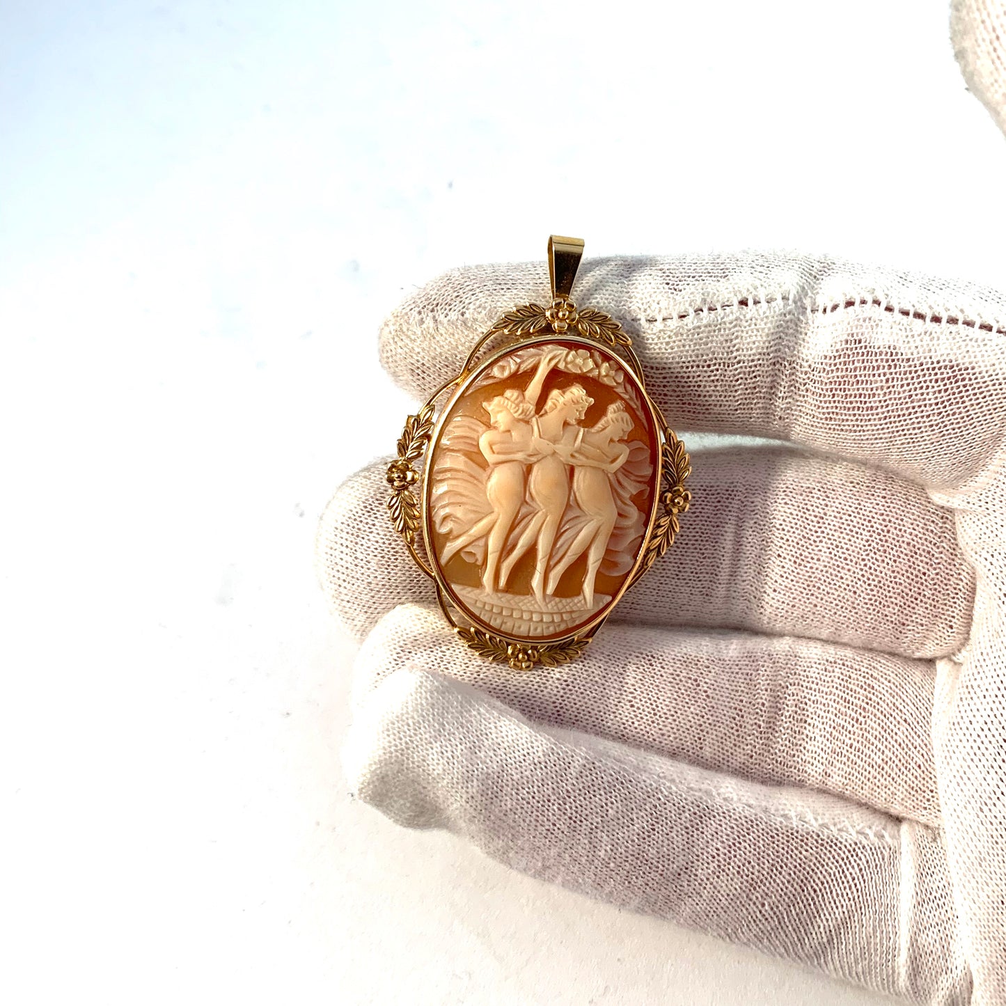 カプラン、ストックホルム、1949年ミッドセンチュリー、18Kゴールドカメオブローチペンダント。