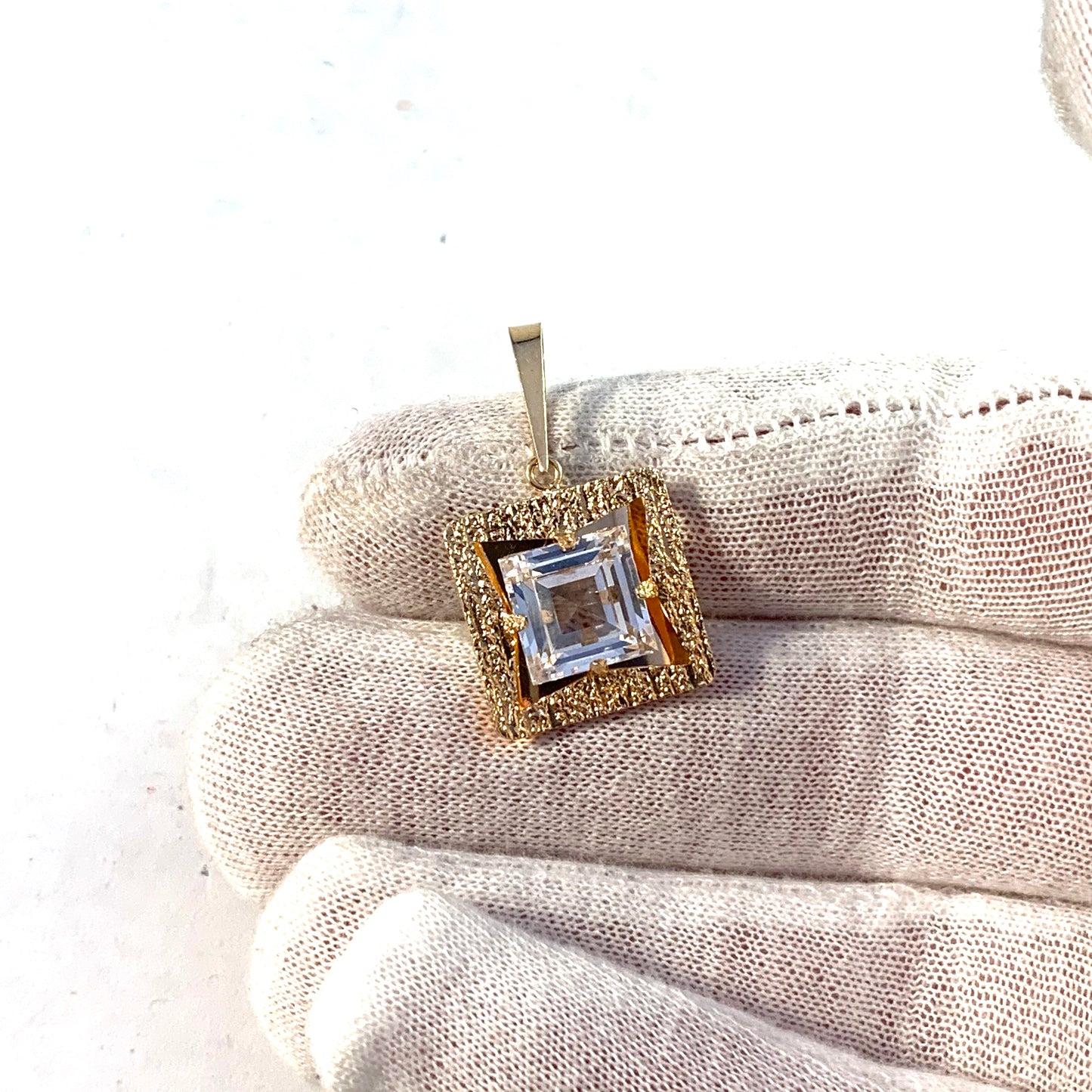 Arvo Saarela, Sweden (1948-1978) 18K Gold Rock Crystal Pendant.