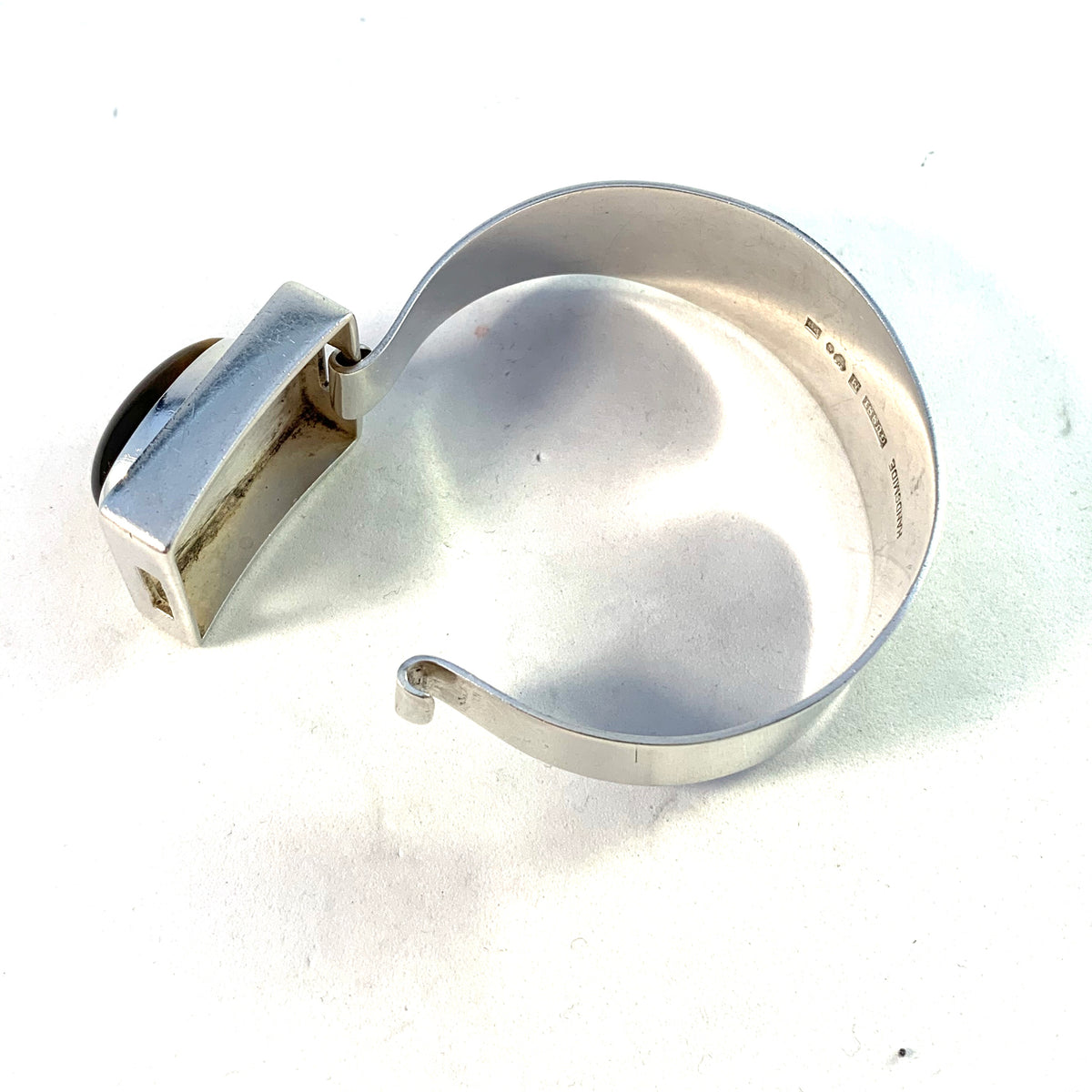GUSSI, Sweden 1965 Vintage Bold Sterling Silver Tiger Eye Open / Close Bangle Bracelet.