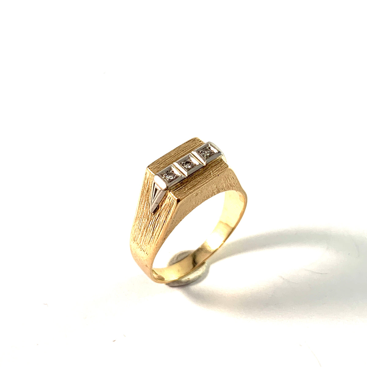 Atelje Stigbert, Sweden 1969. Vintage 18k Gold Diamond Ring.